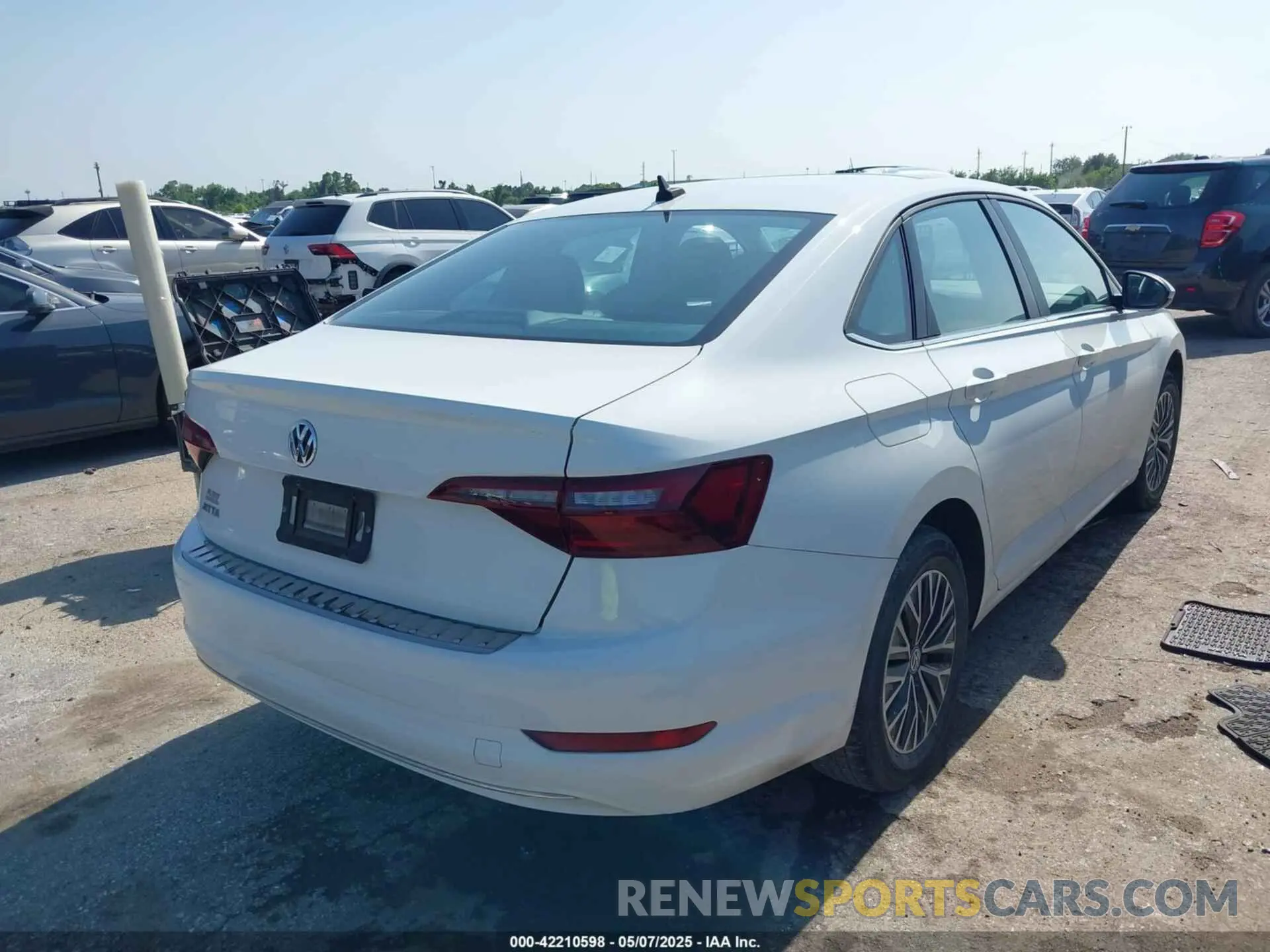 4 Photograph of a damaged car 3VWCB7BU3LM053662 VOLKSWAGEN JETTA 2020