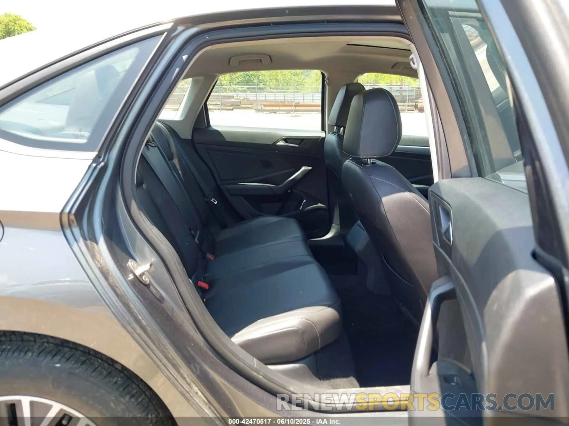 8 Photograph of a damaged car 3VWCB7BU5LM008030 VOLKSWAGEN JETTA 2020