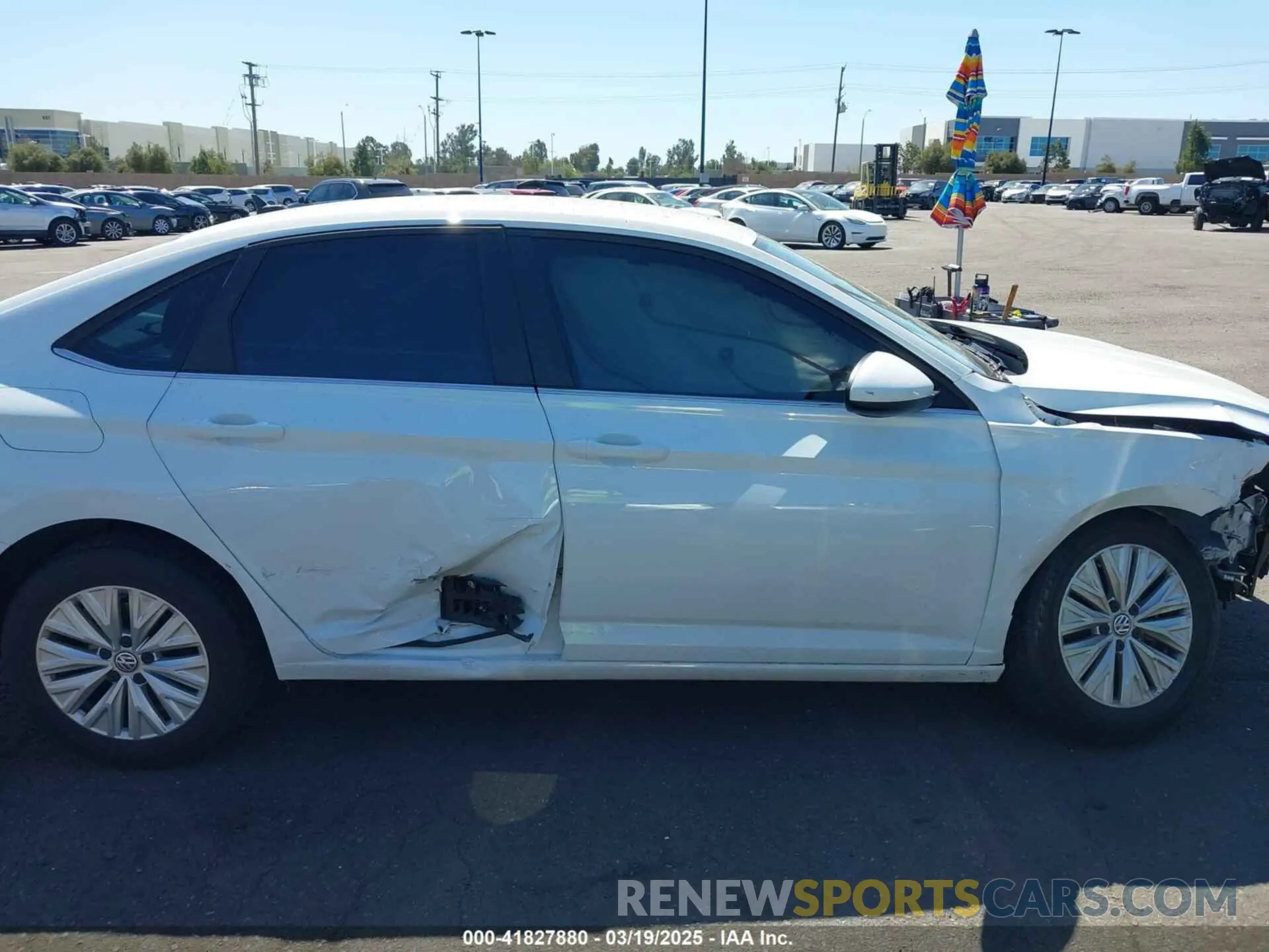 14 Photograph of a damaged car 3VWCB7BU5LM042484 VOLKSWAGEN JETTA 2020