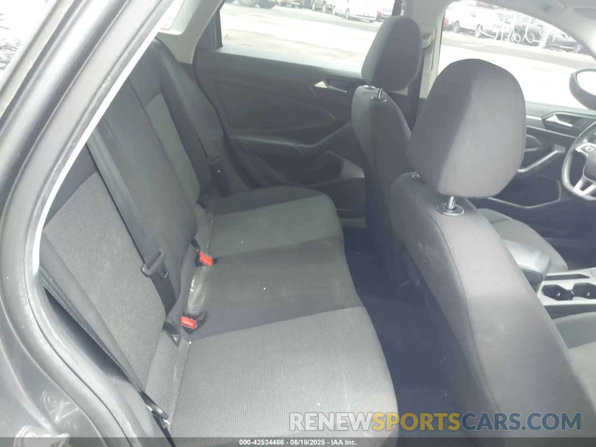 8 Photograph of a damaged car 3VWCB7BU5LM042971 VOLKSWAGEN JETTA 2020