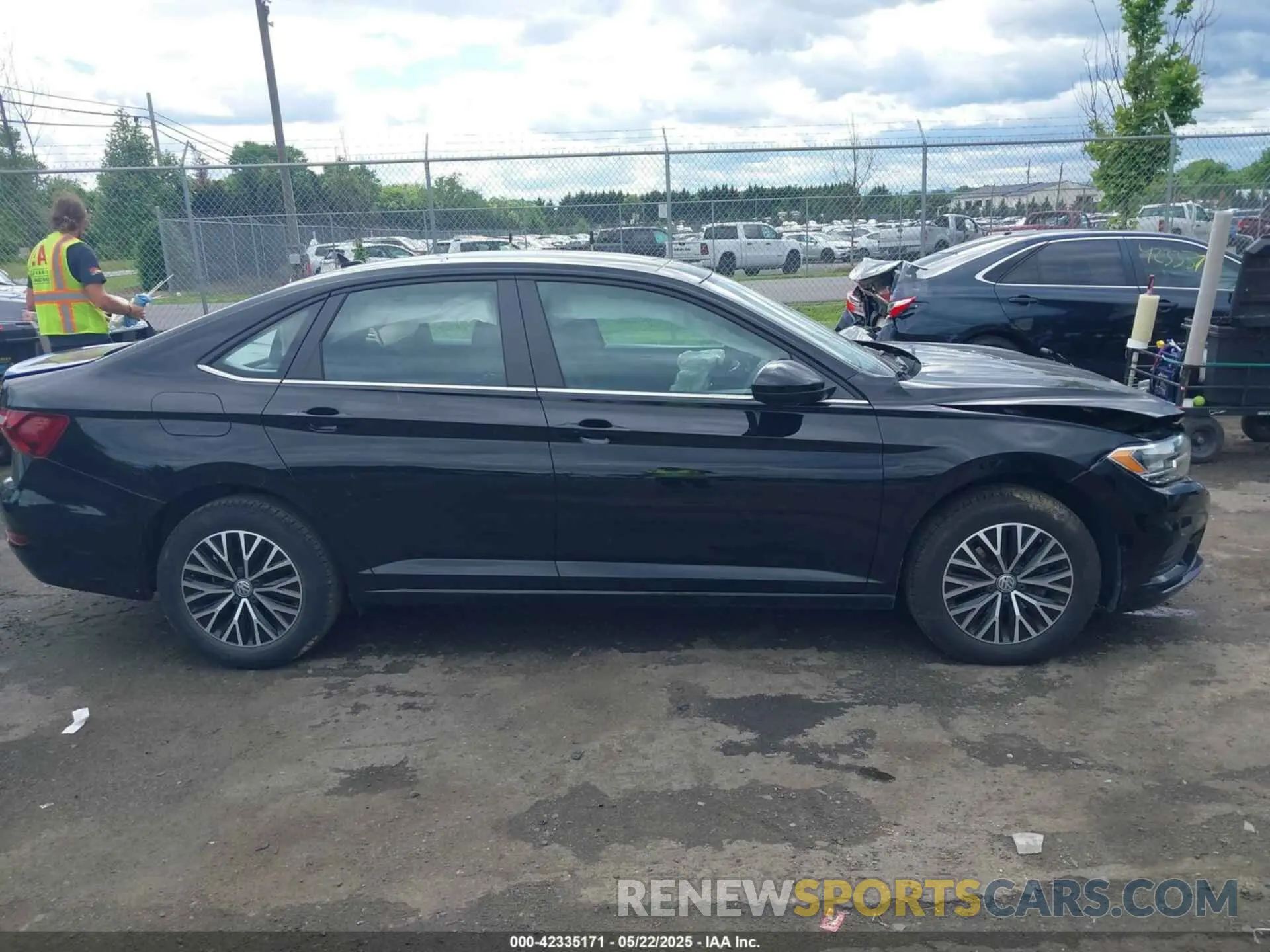 13 Photograph of a damaged car 3VWCB7BU6LM031946 VOLKSWAGEN JETTA 2020