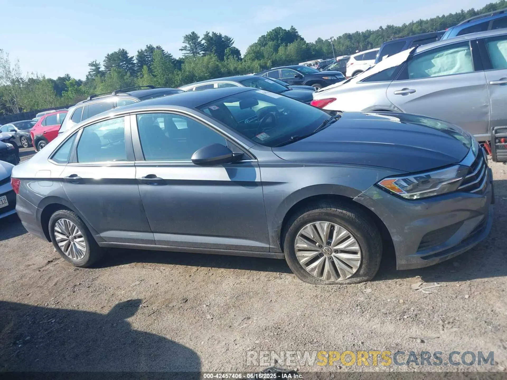13 Photograph of a damaged car 3VWCB7BU6LM064008 VOLKSWAGEN JETTA 2020