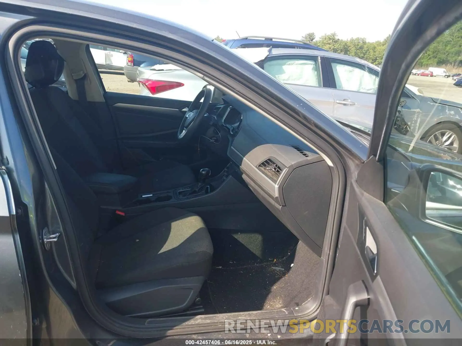 5 Photograph of a damaged car 3VWCB7BU6LM064008 VOLKSWAGEN JETTA 2020