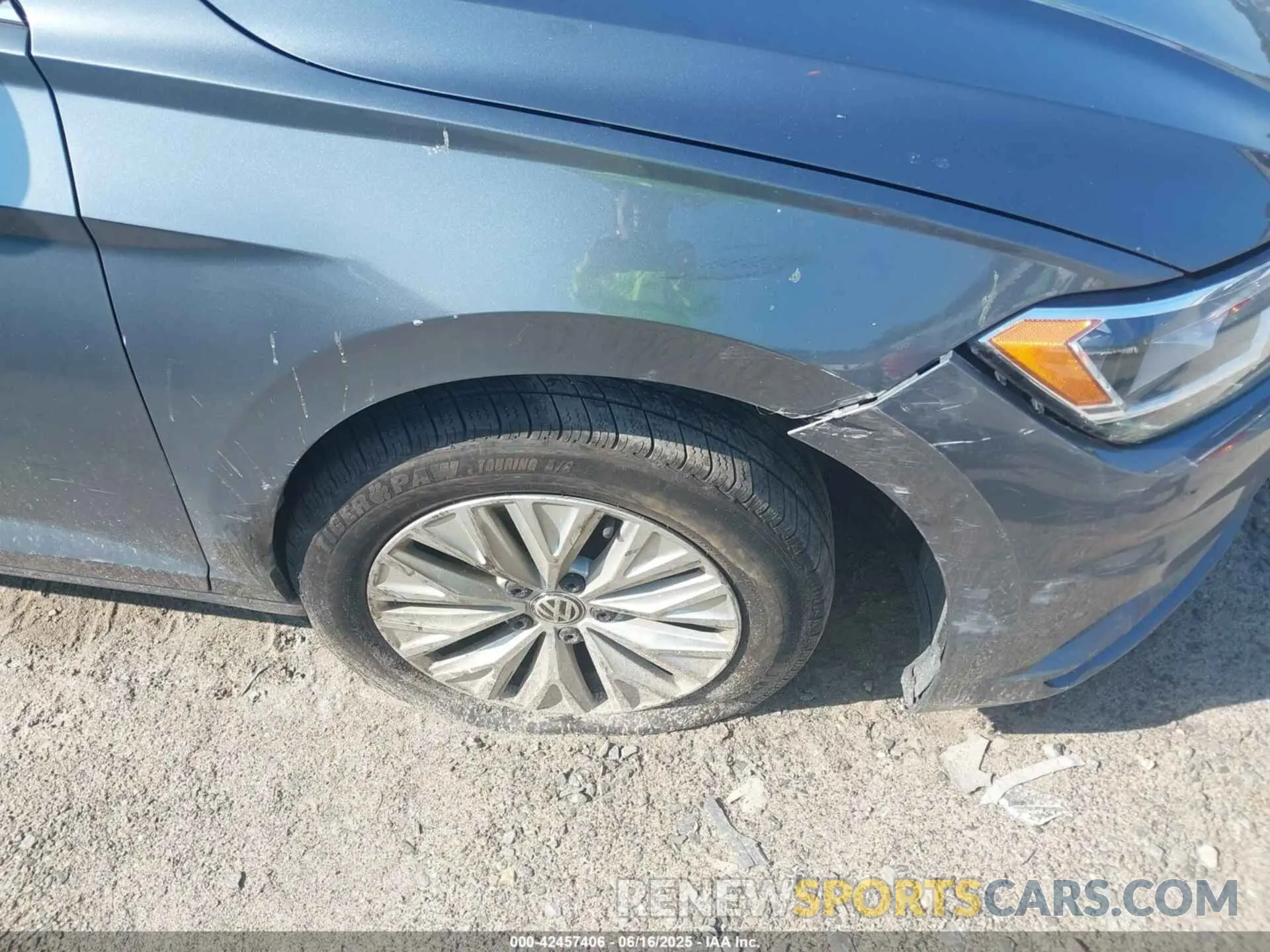 6 Photograph of a damaged car 3VWCB7BU6LM064008 VOLKSWAGEN JETTA 2020
