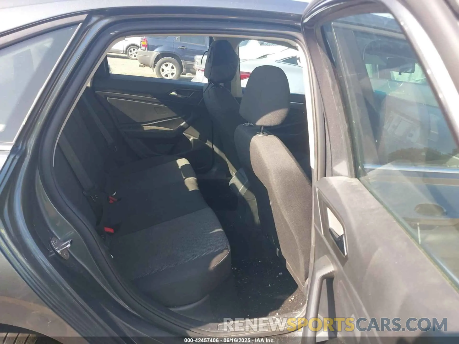 8 Photograph of a damaged car 3VWCB7BU6LM064008 VOLKSWAGEN JETTA 2020