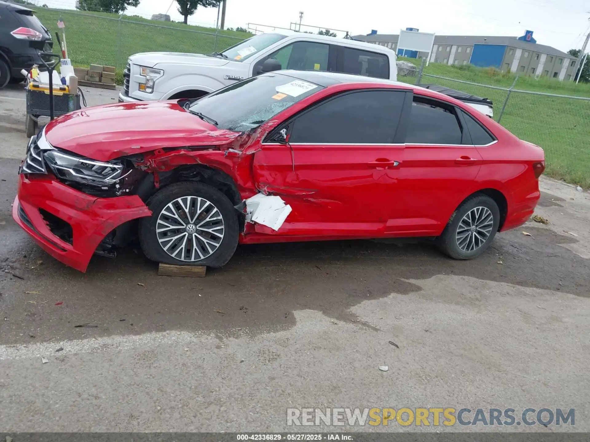 13 Photograph of a damaged car 3VWCB7BU7LM009096 VOLKSWAGEN JETTA 2020