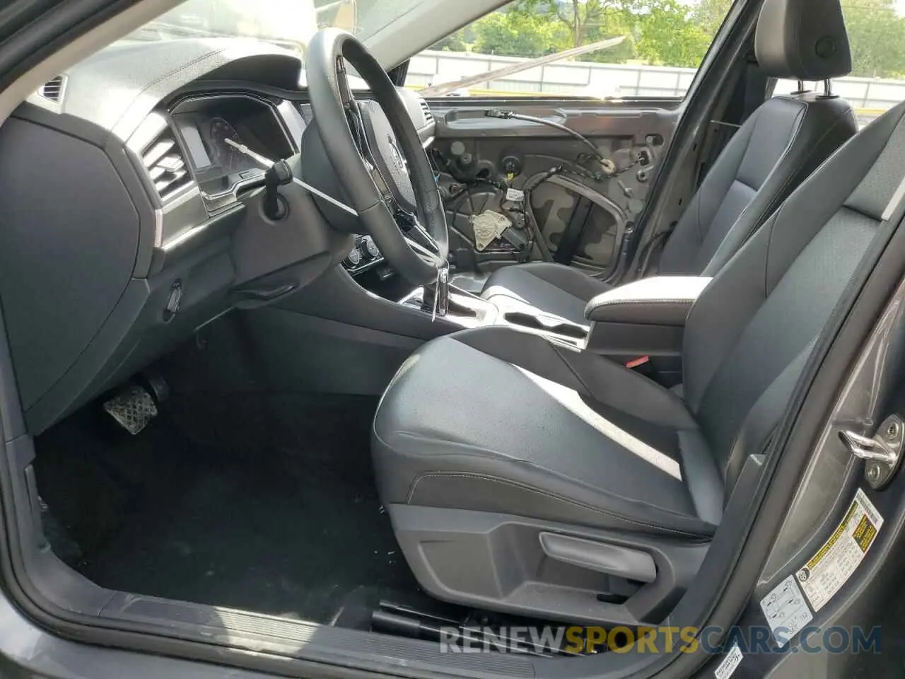 7 Photograph of a damaged car 3VWCB7BU7LM033110 VOLKSWAGEN JETTA 2020