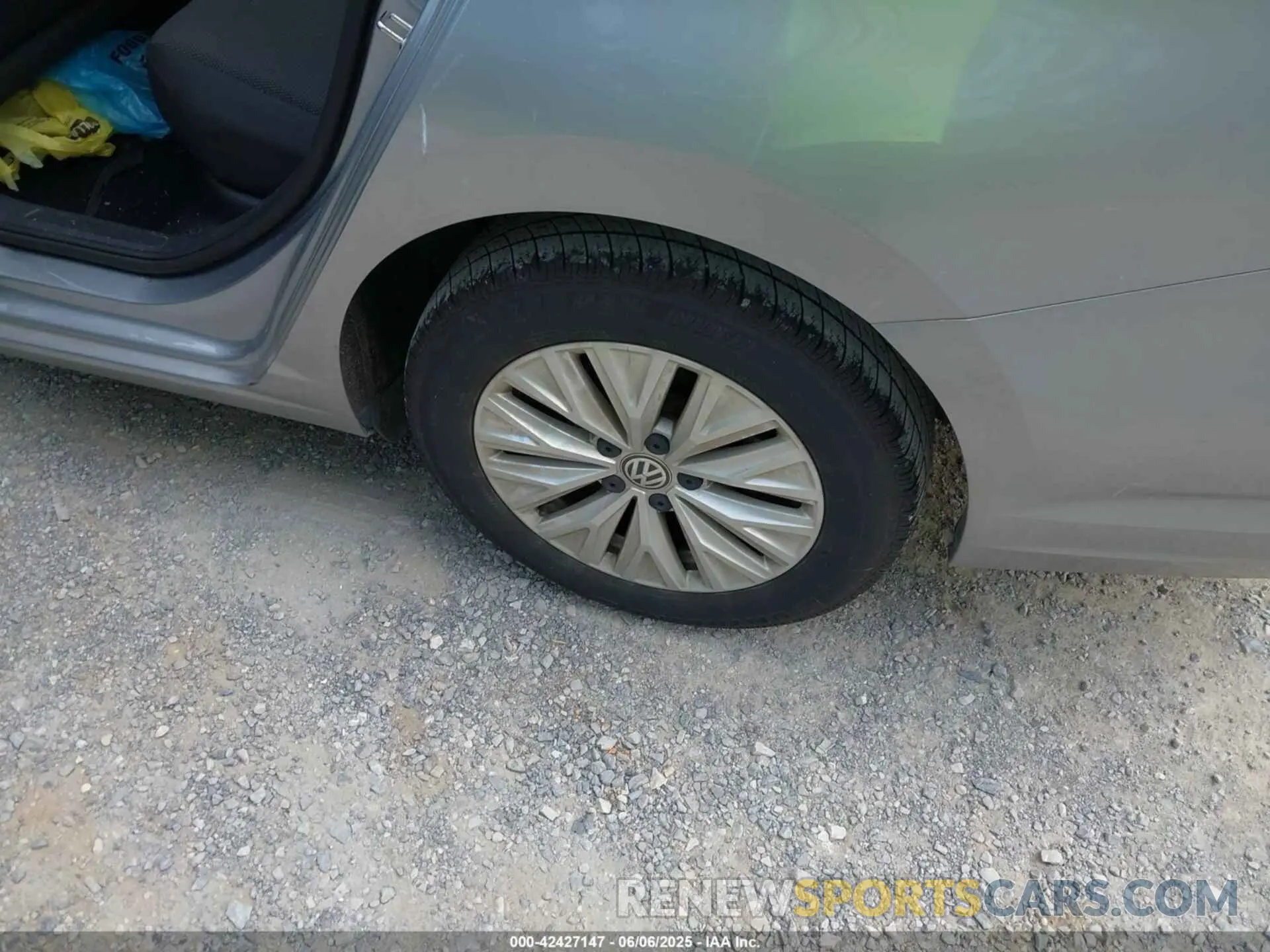 12 Photograph of a damaged car 3VWCB7BU8LM058372 VOLKSWAGEN JETTA 2020