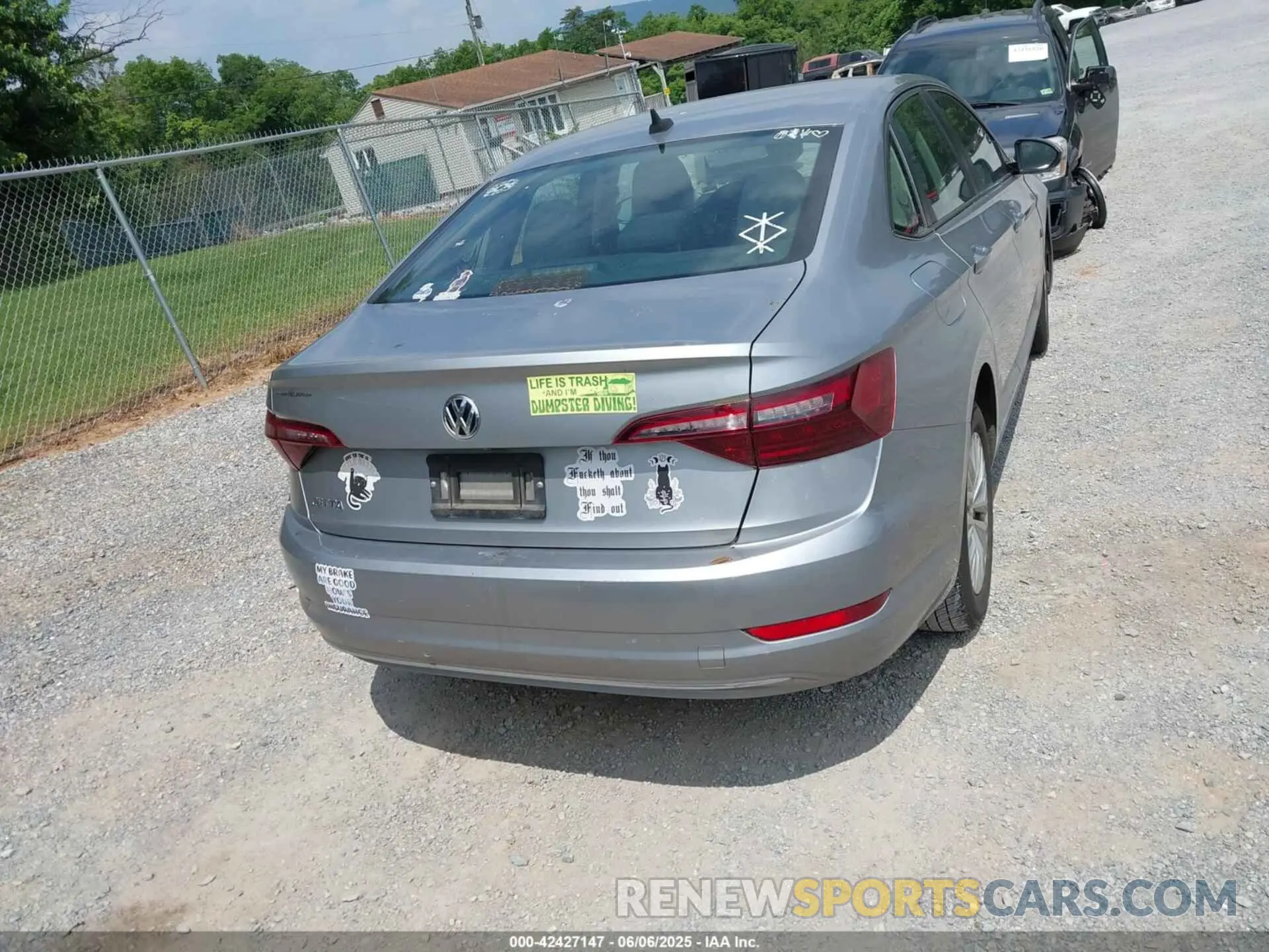 17 Photograph of a damaged car 3VWCB7BU8LM058372 VOLKSWAGEN JETTA 2020