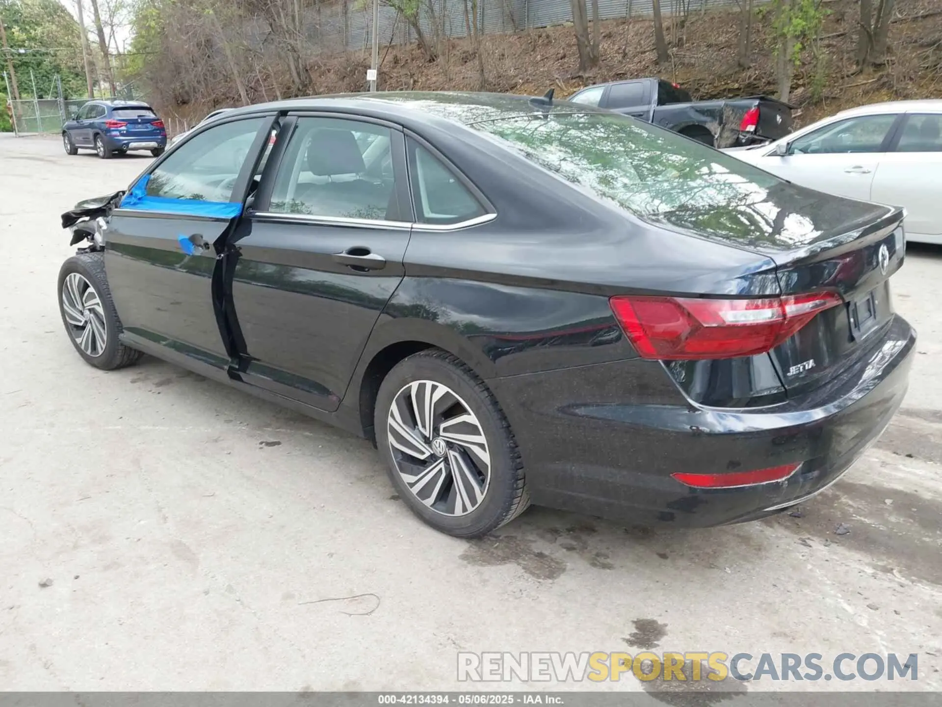 3 Photograph of a damaged car 3VWE57BU2LM081811 VOLKSWAGEN JETTA 2020