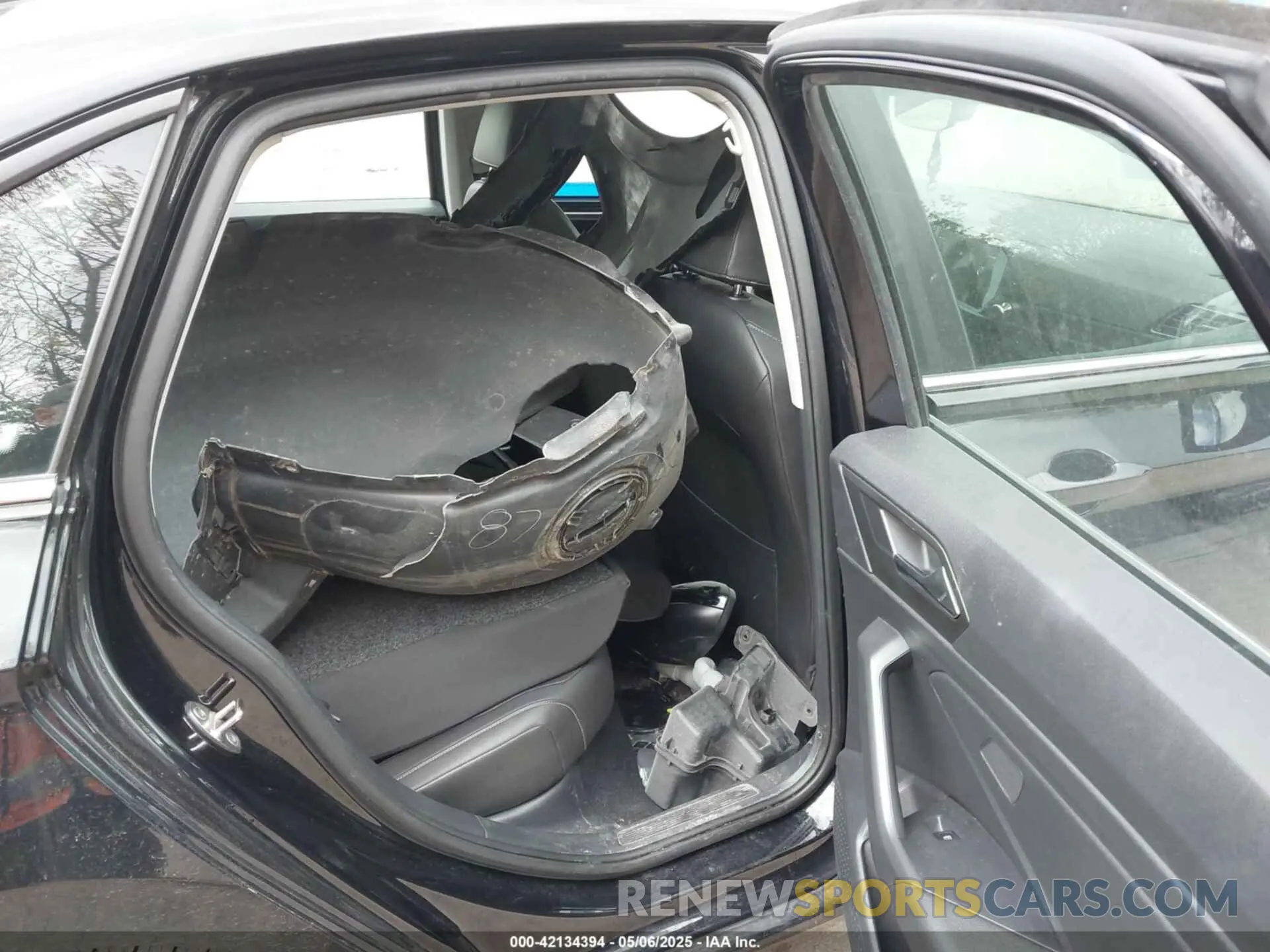 8 Photograph of a damaged car 3VWE57BU2LM081811 VOLKSWAGEN JETTA 2020