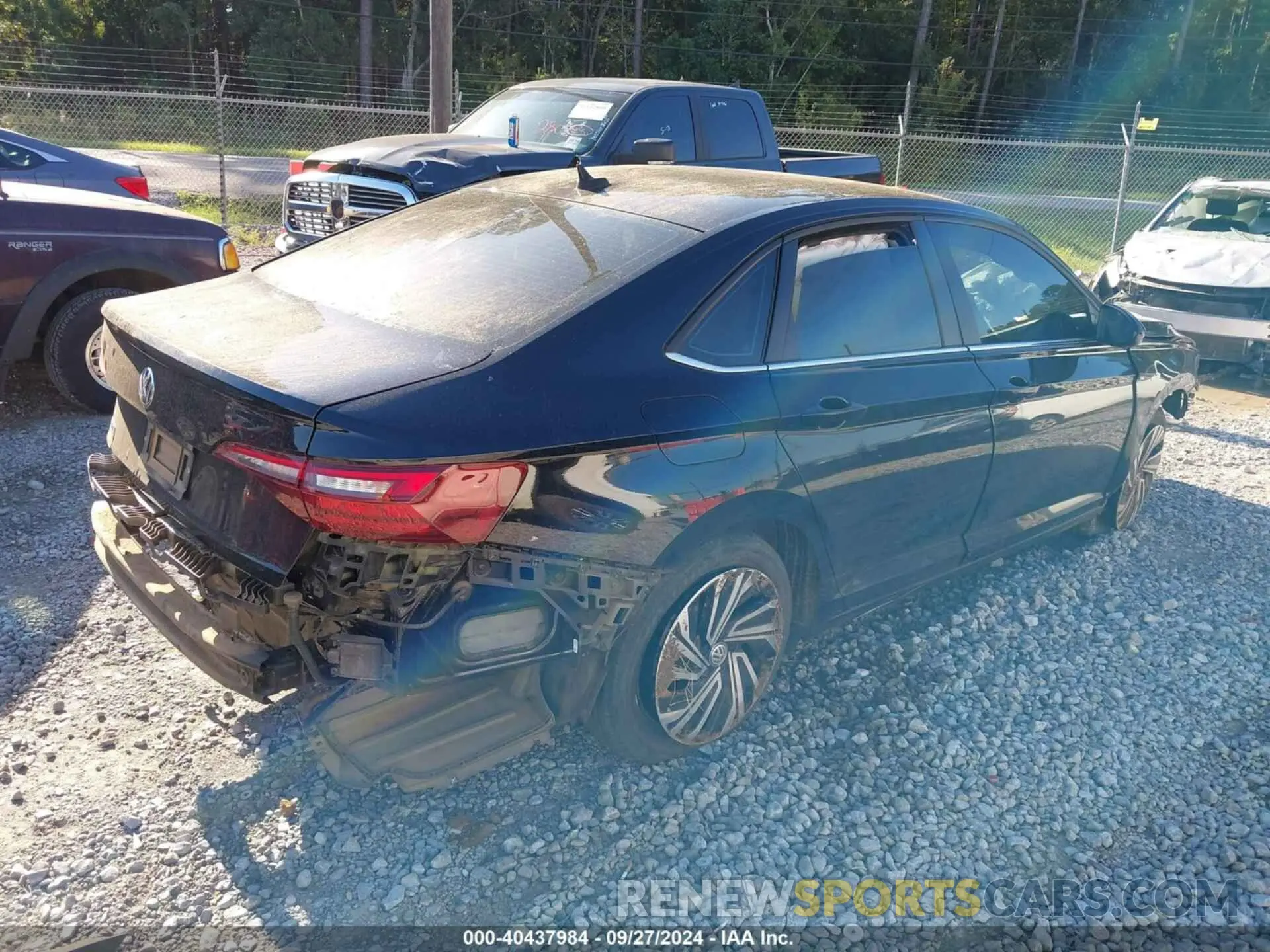 4 Photograph of a damaged car 3VWE57BU2LM093697 VOLKSWAGEN JETTA 2020