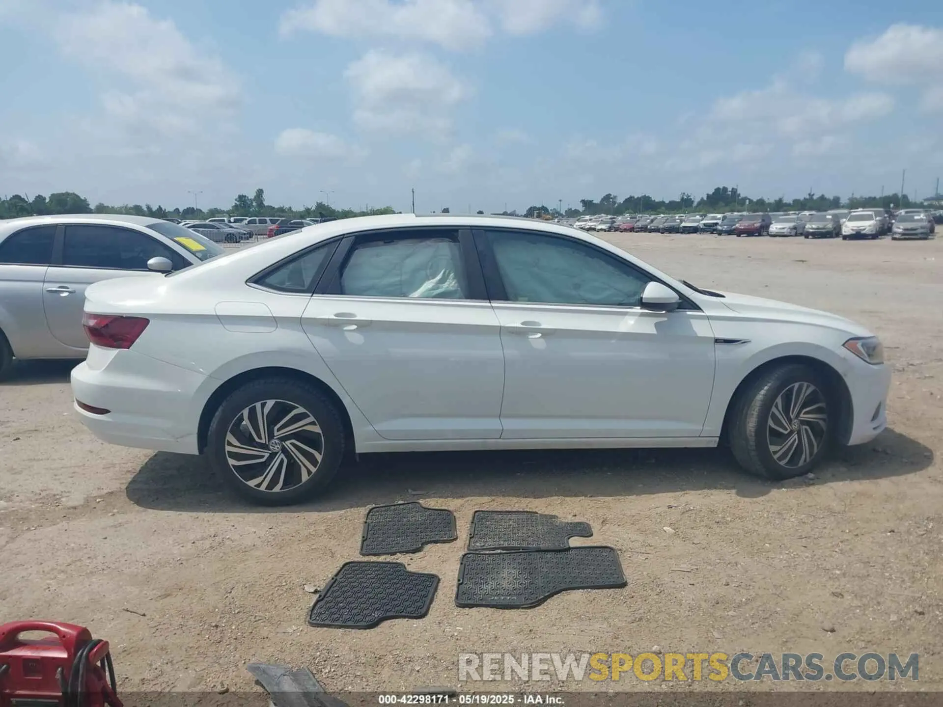 13 Photograph of a damaged car 3VWE57BU5LM101498 VOLKSWAGEN JETTA 2020