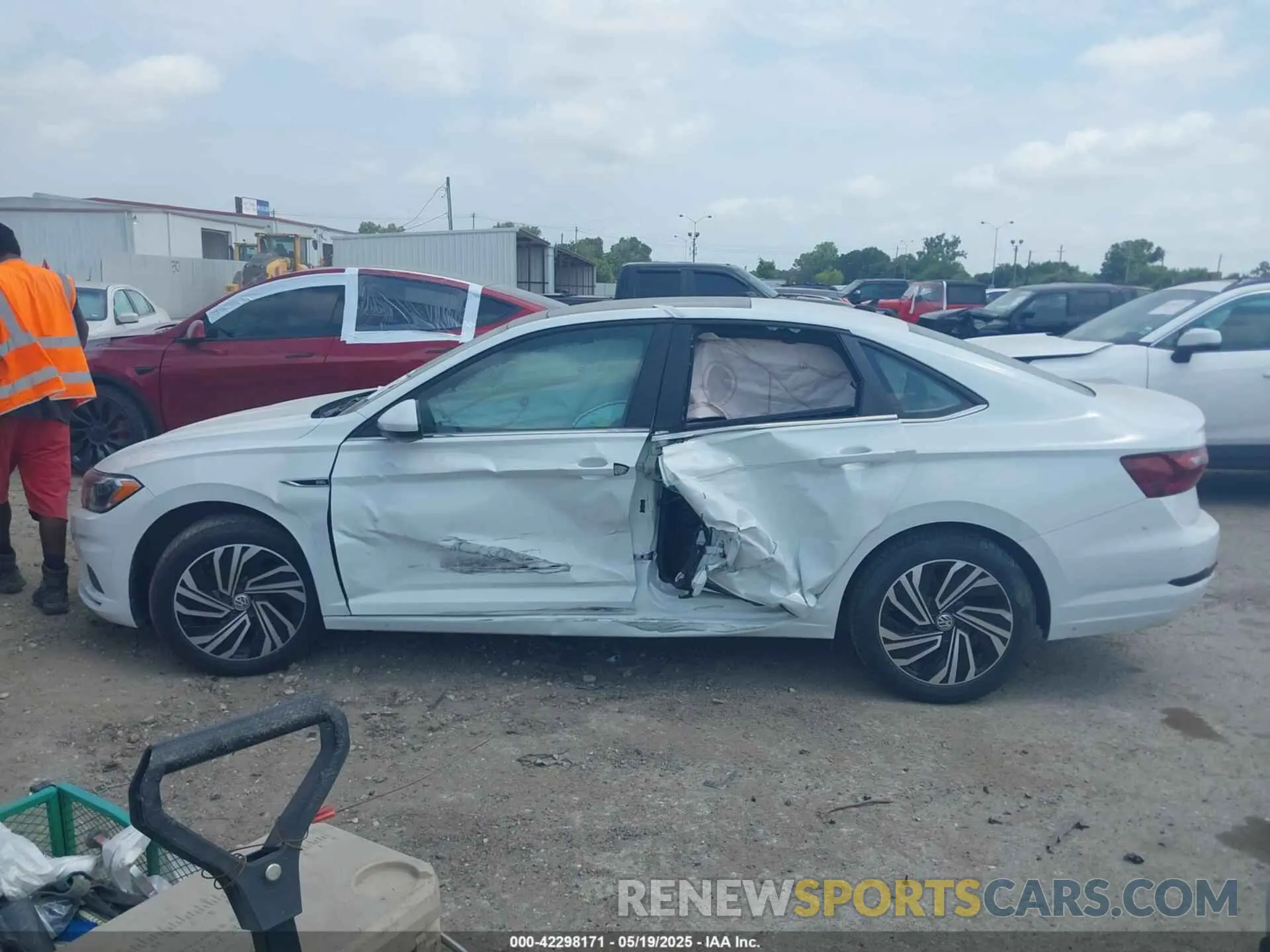 14 Photograph of a damaged car 3VWE57BU5LM101498 VOLKSWAGEN JETTA 2020