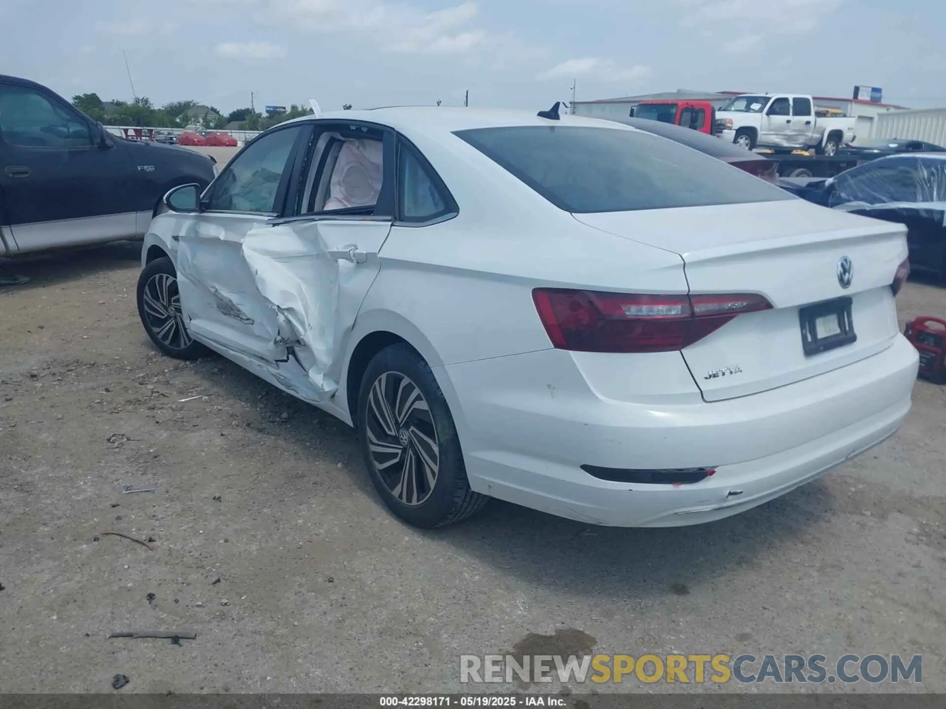 3 Photograph of a damaged car 3VWE57BU5LM101498 VOLKSWAGEN JETTA 2020