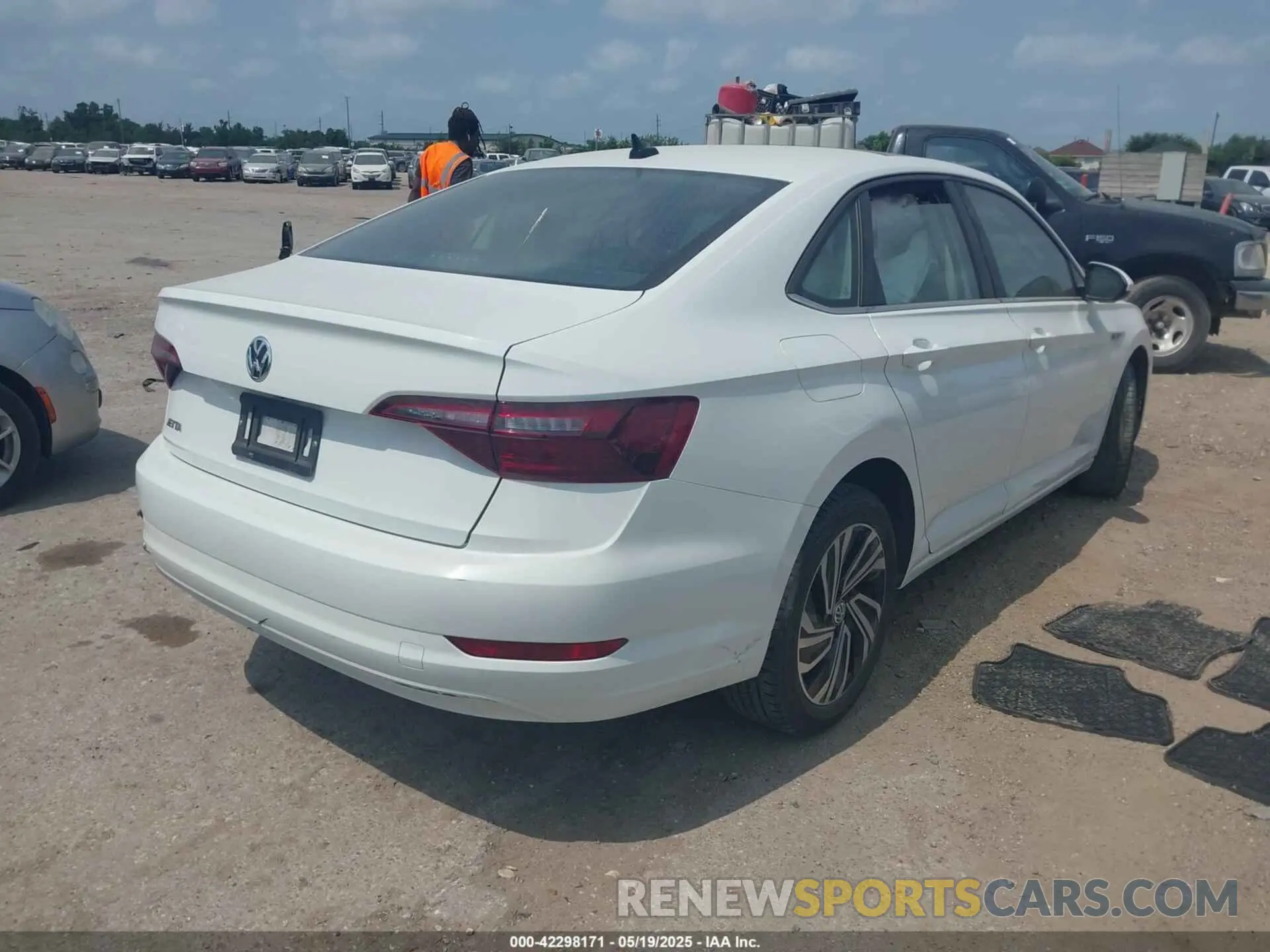 4 Photograph of a damaged car 3VWE57BU5LM101498 VOLKSWAGEN JETTA 2020