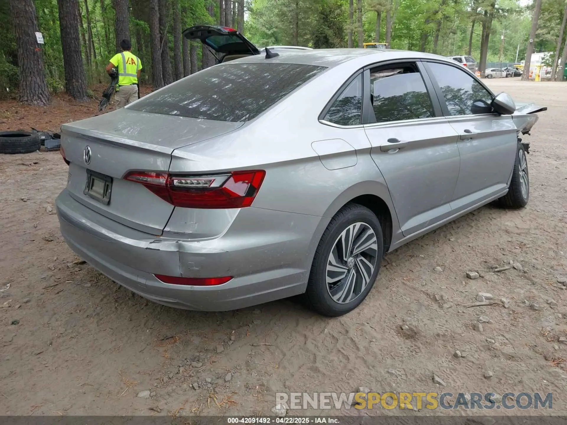 4 Photograph of a damaged car 3VWE57BU9LM082552 VOLKSWAGEN JETTA 2020