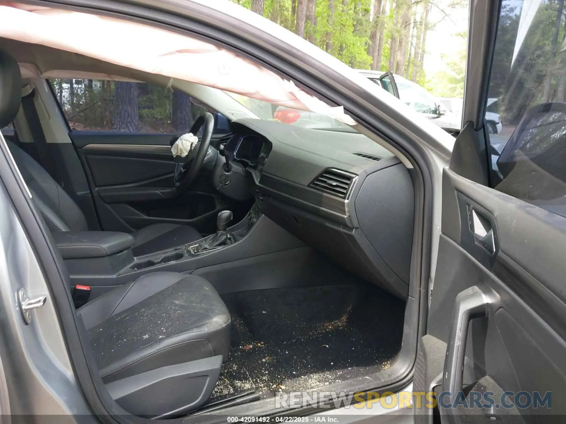 5 Photograph of a damaged car 3VWE57BU9LM082552 VOLKSWAGEN JETTA 2020