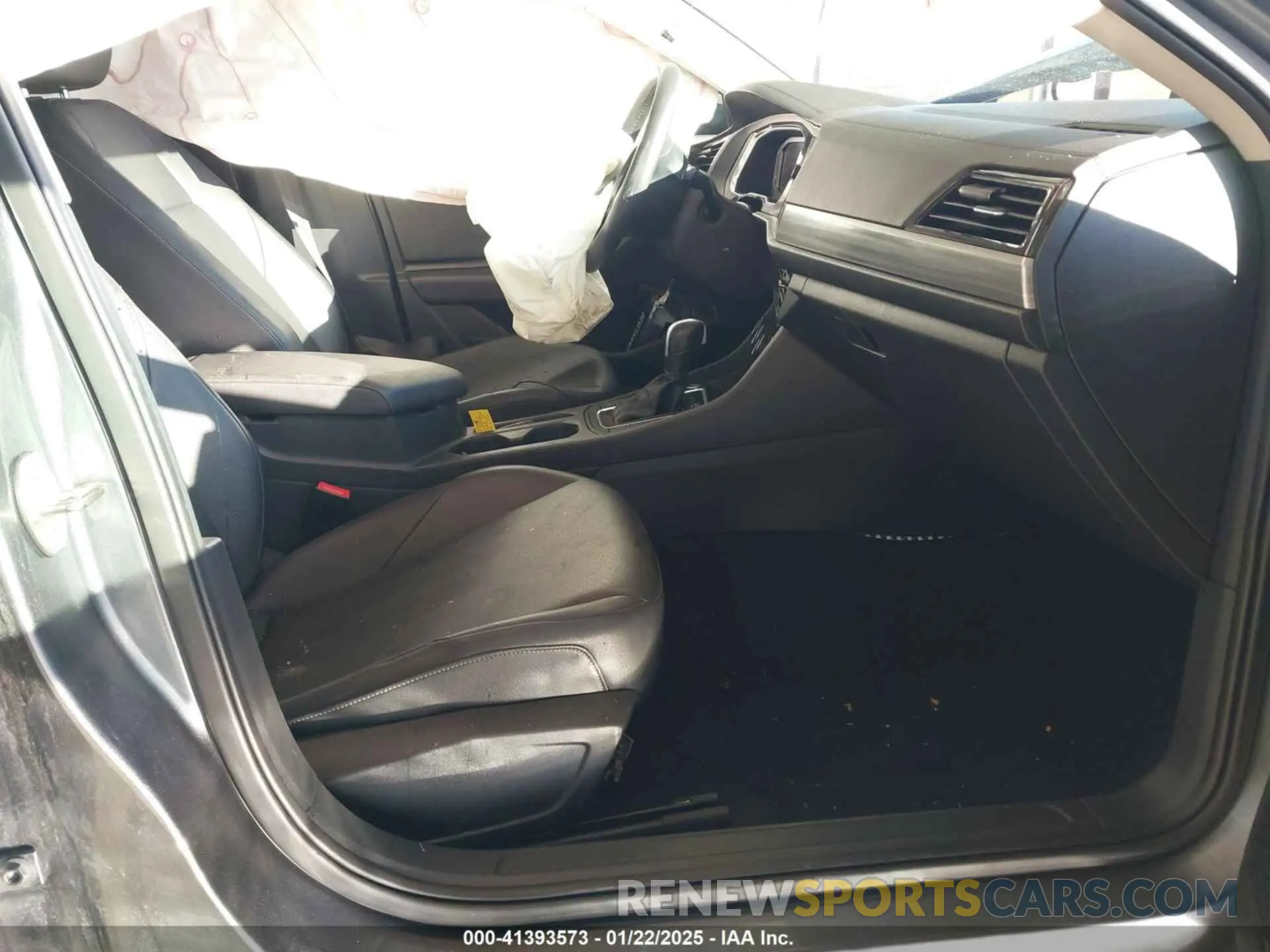 5 Photograph of a damaged car 3VWEB7BU3LM002428 VOLKSWAGEN JETTA 2020