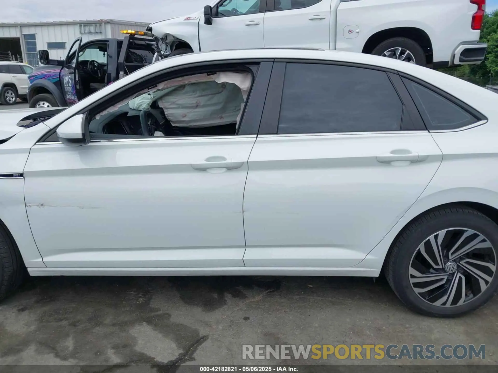 14 Photograph of a damaged car 3VWEB7BU4LM008013 VOLKSWAGEN JETTA 2020
