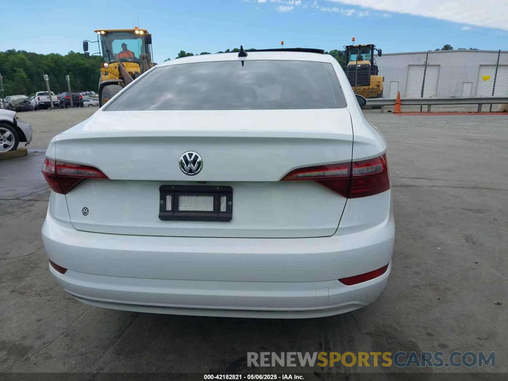 16 Photograph of a damaged car 3VWEB7BU4LM008013 VOLKSWAGEN JETTA 2020