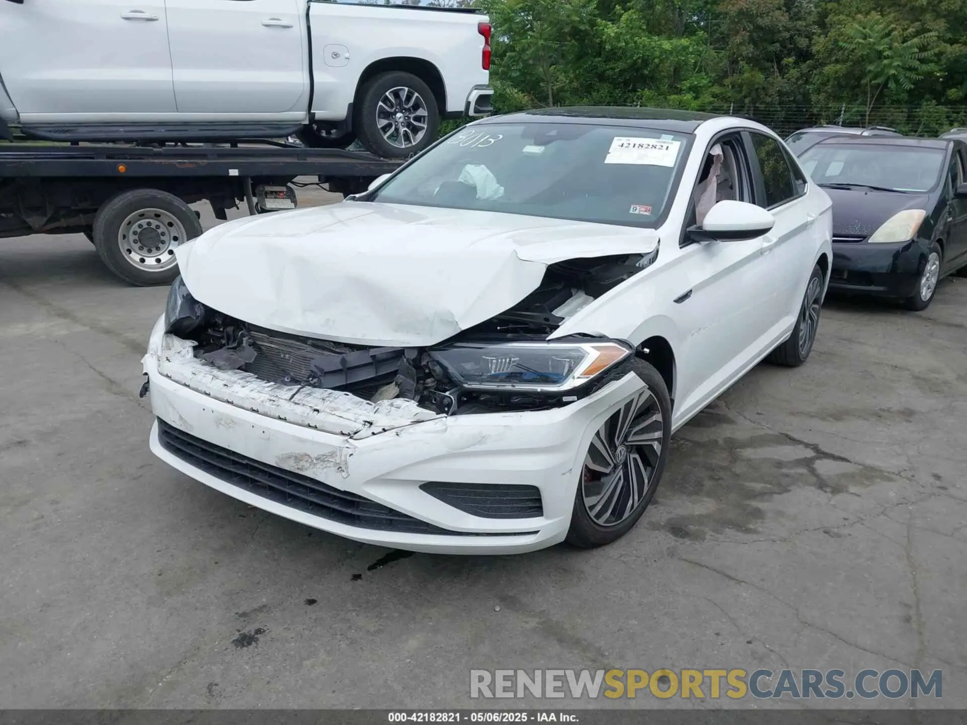 2 Photograph of a damaged car 3VWEB7BU4LM008013 VOLKSWAGEN JETTA 2020