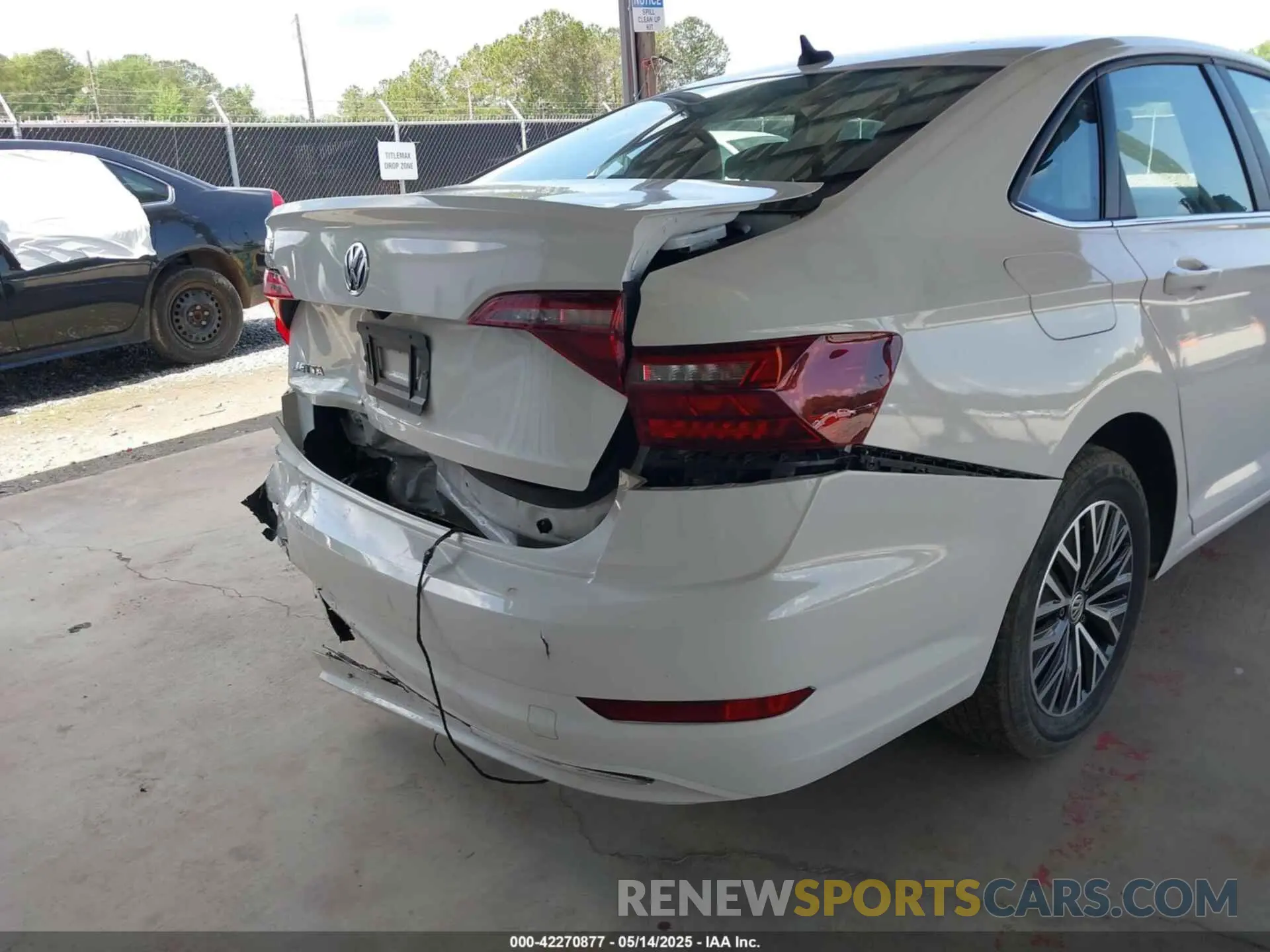 18 Photograph of a damaged car 3VWC57BU0MM013922 VOLKSWAGEN JETTA 2021