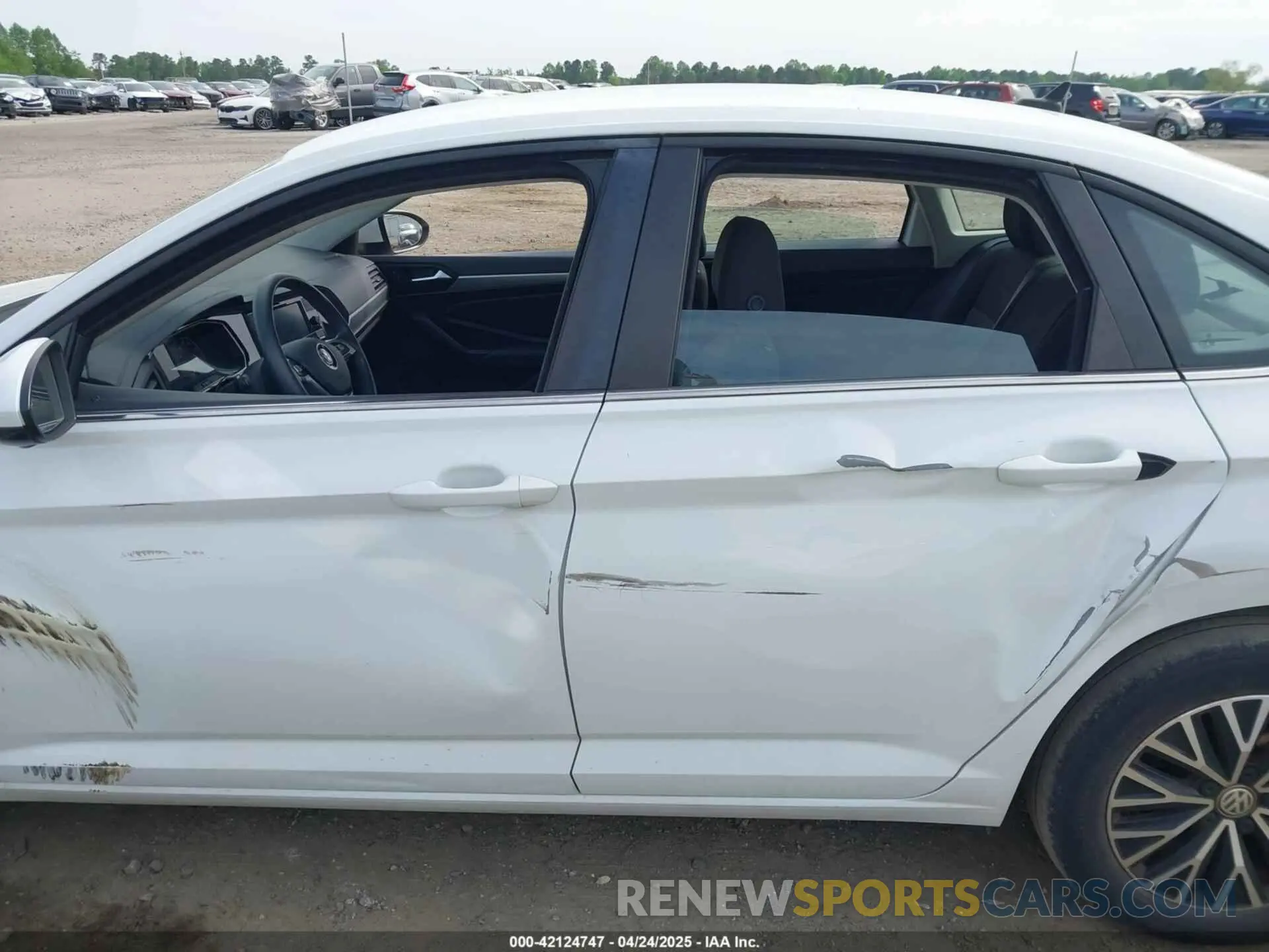 14 Photograph of a damaged car 3VWC57BU0MM021874 VOLKSWAGEN JETTA 2021