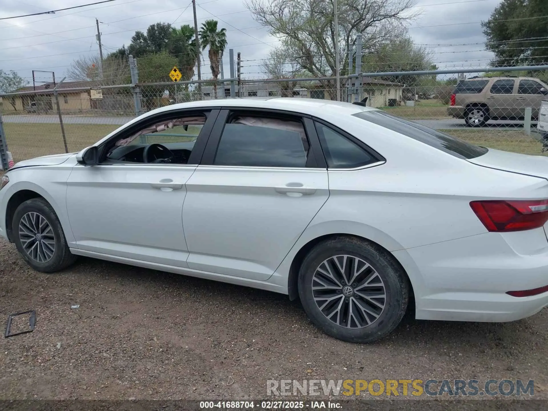 14 Photograph of a damaged car 3VWC57BU0MM085171 VOLKSWAGEN JETTA 2021