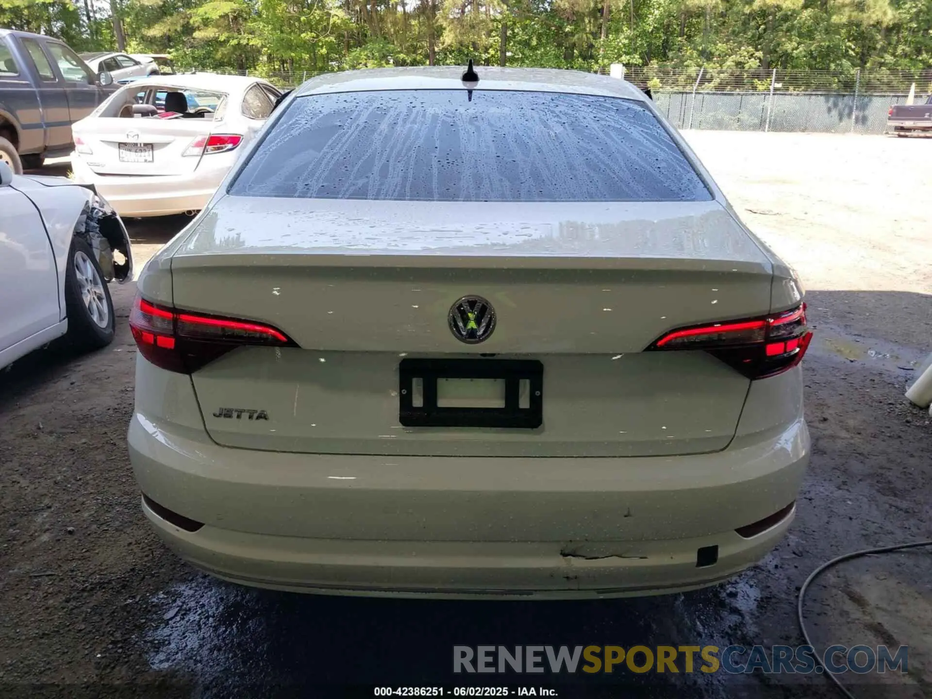 16 Photograph of a damaged car 3VWC57BU0MM086014 VOLKSWAGEN JETTA 2021