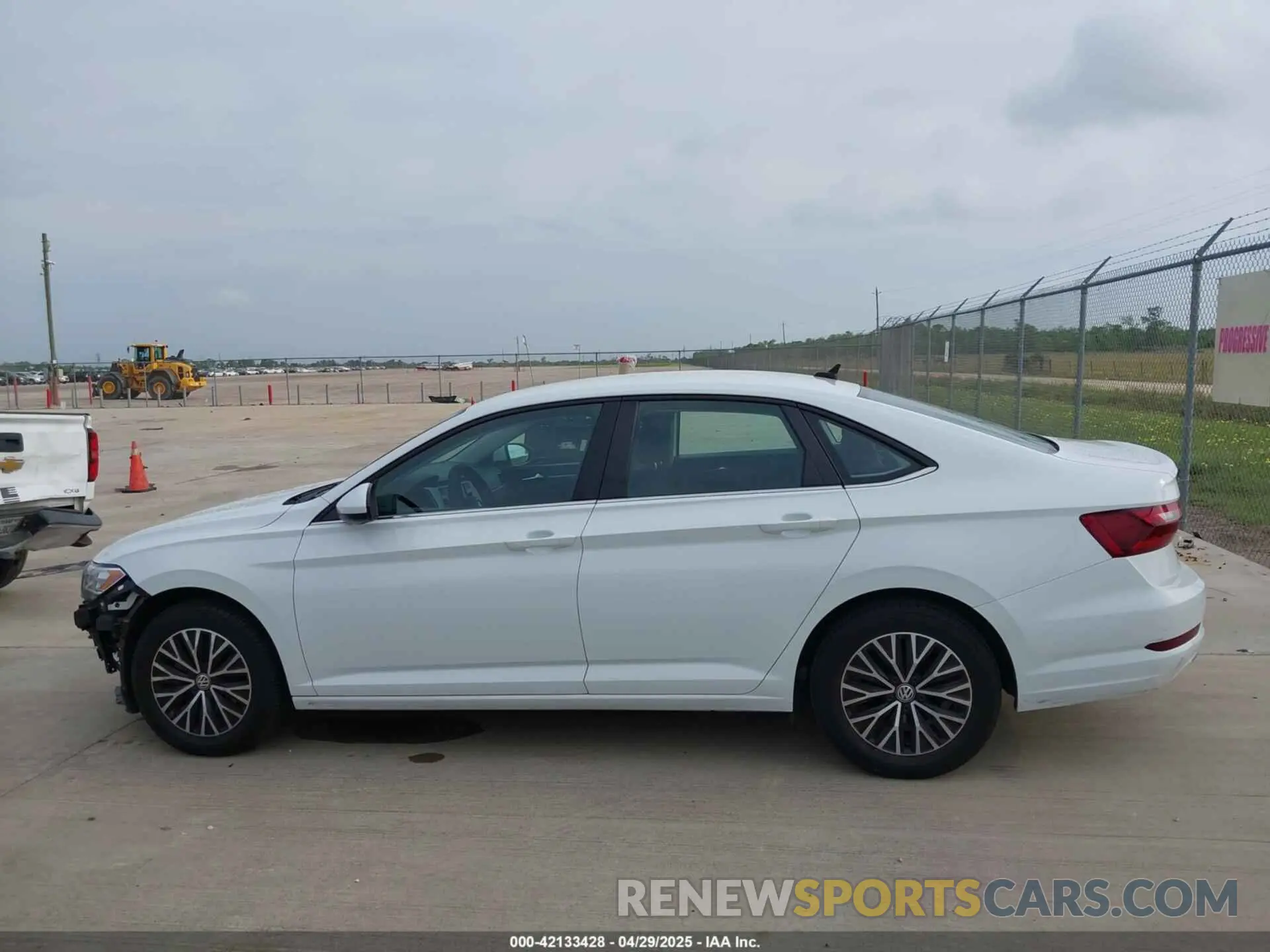 14 Photograph of a damaged car 3VWC57BU1MM003724 VOLKSWAGEN JETTA 2021