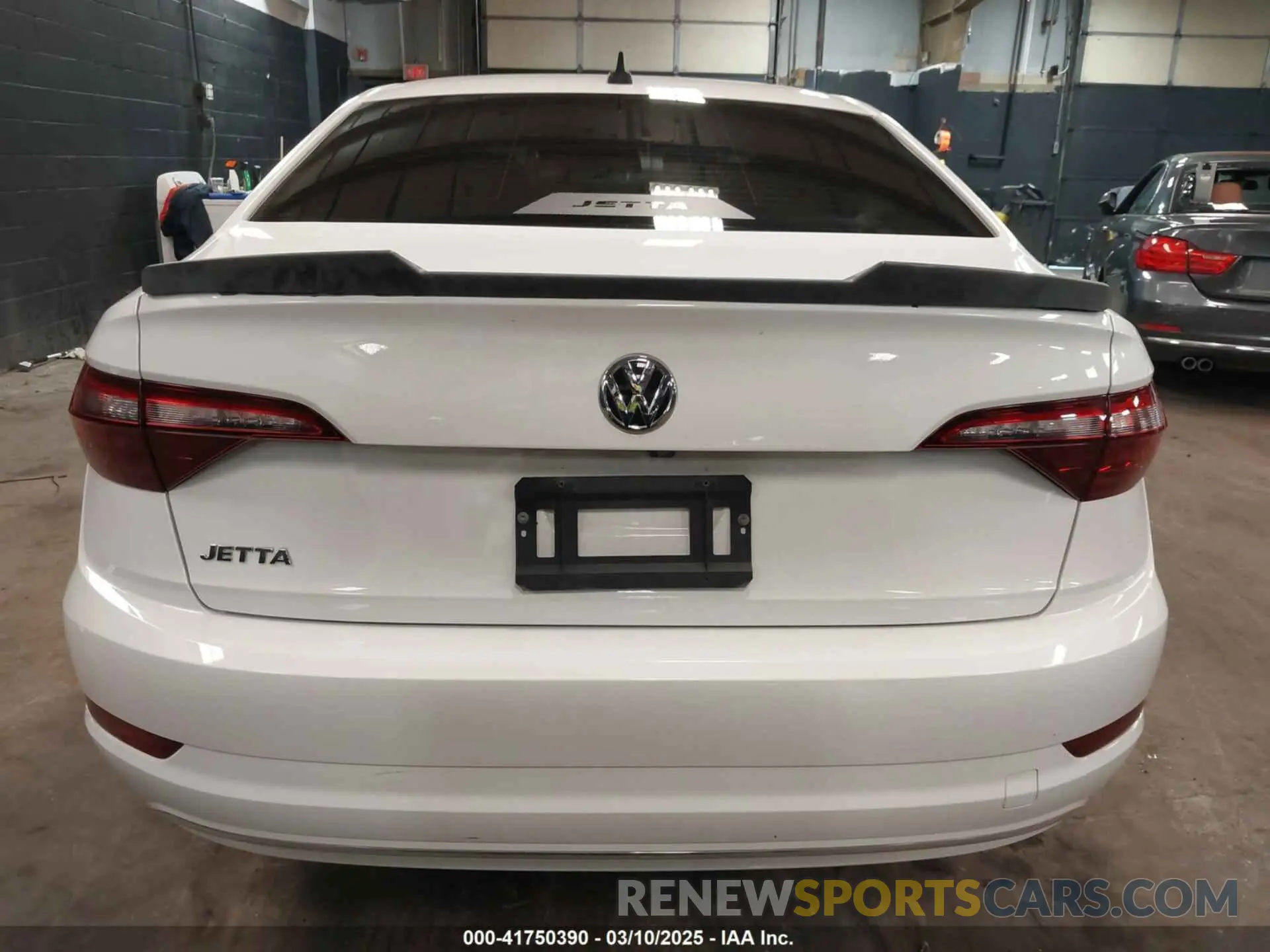 17 Photograph of a damaged car 3VWC57BU2MM012285 VOLKSWAGEN JETTA 2021