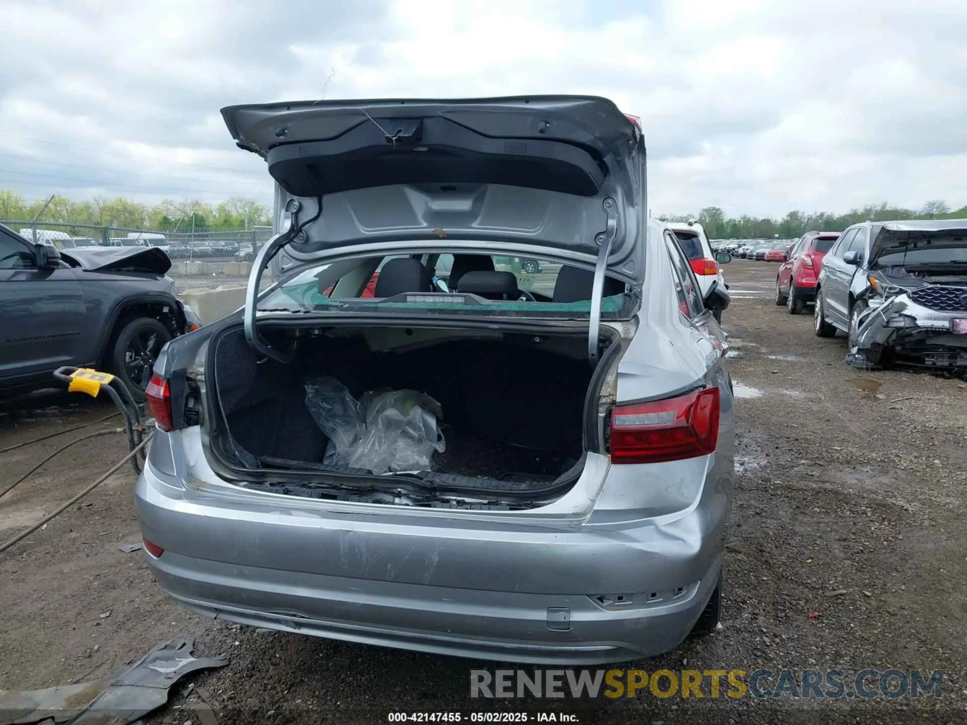 17 Photograph of a damaged car 3VWC57BU2MM061163 VOLKSWAGEN JETTA 2021