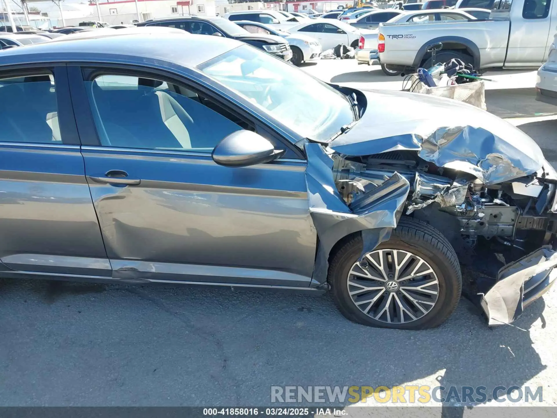 17 Photograph of a damaged car 3VWC57BU4MM104501 VOLKSWAGEN JETTA 2021