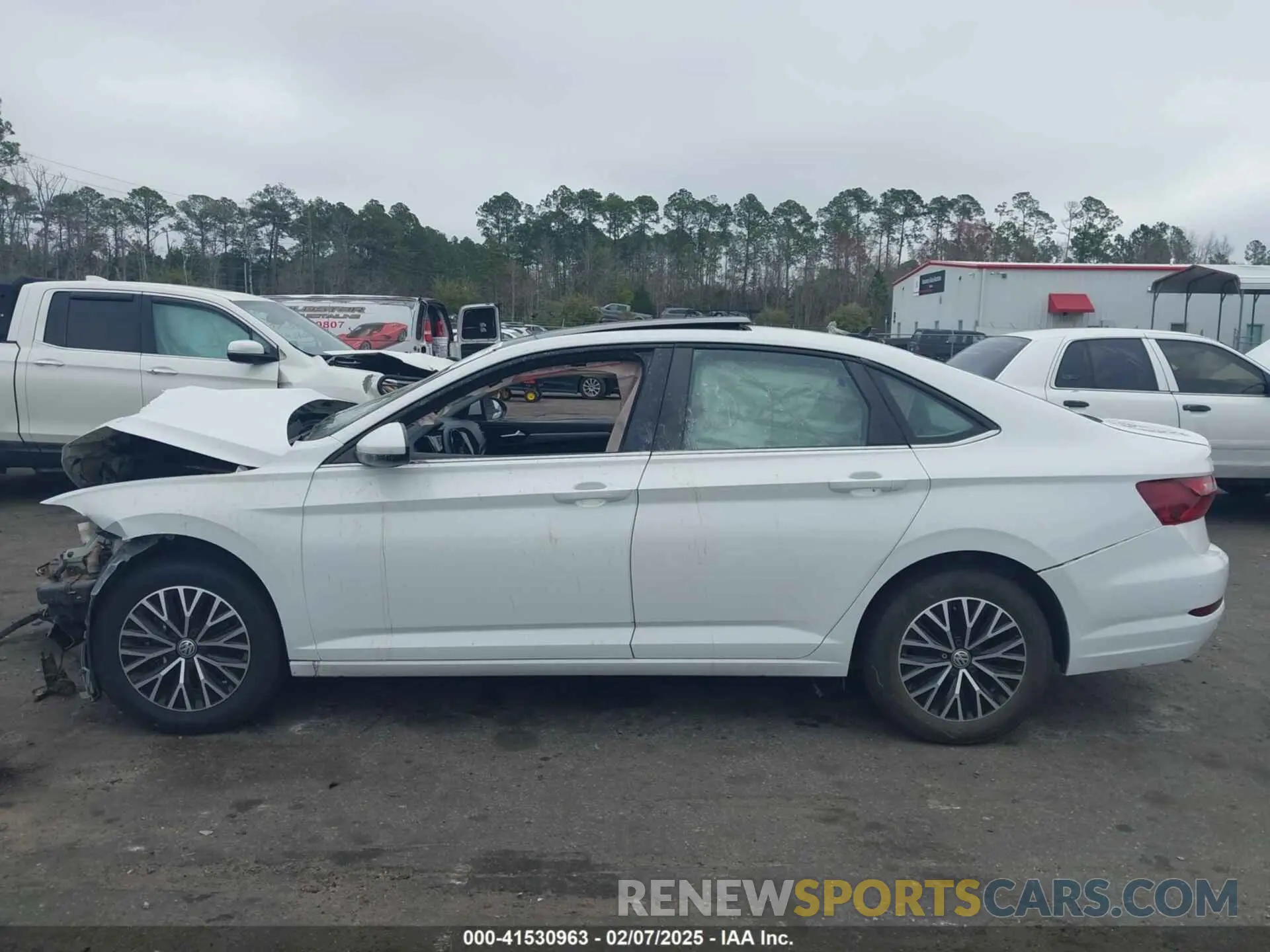 14 Photograph of a damaged car 3VWC57BU5MM031347 VOLKSWAGEN JETTA 2021