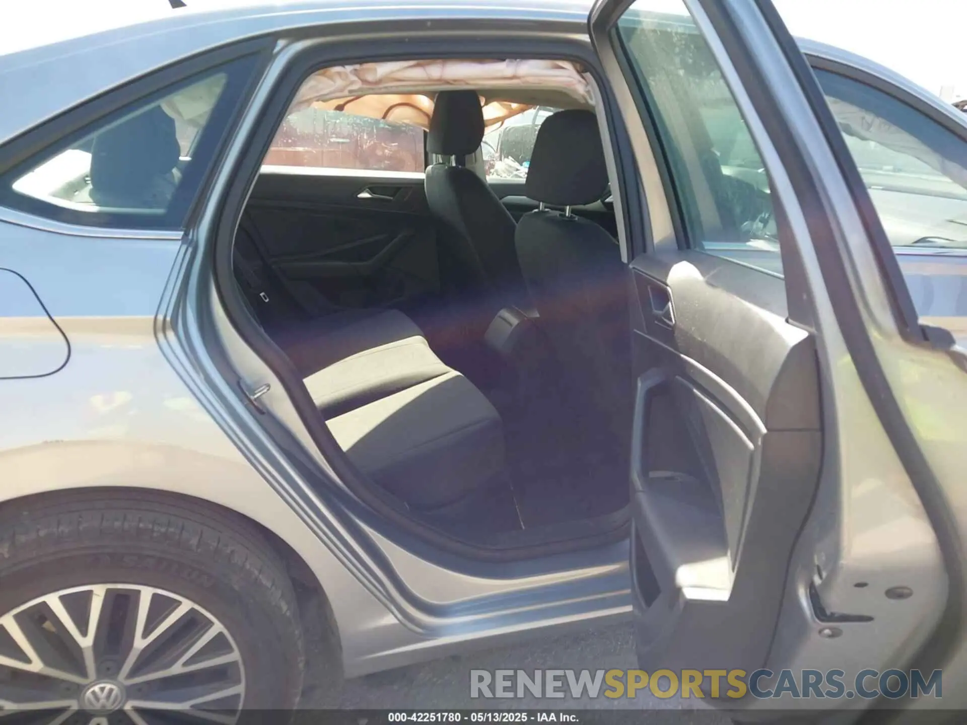 8 Photograph of a damaged car 3VWC57BU5MM055552 VOLKSWAGEN JETTA 2021