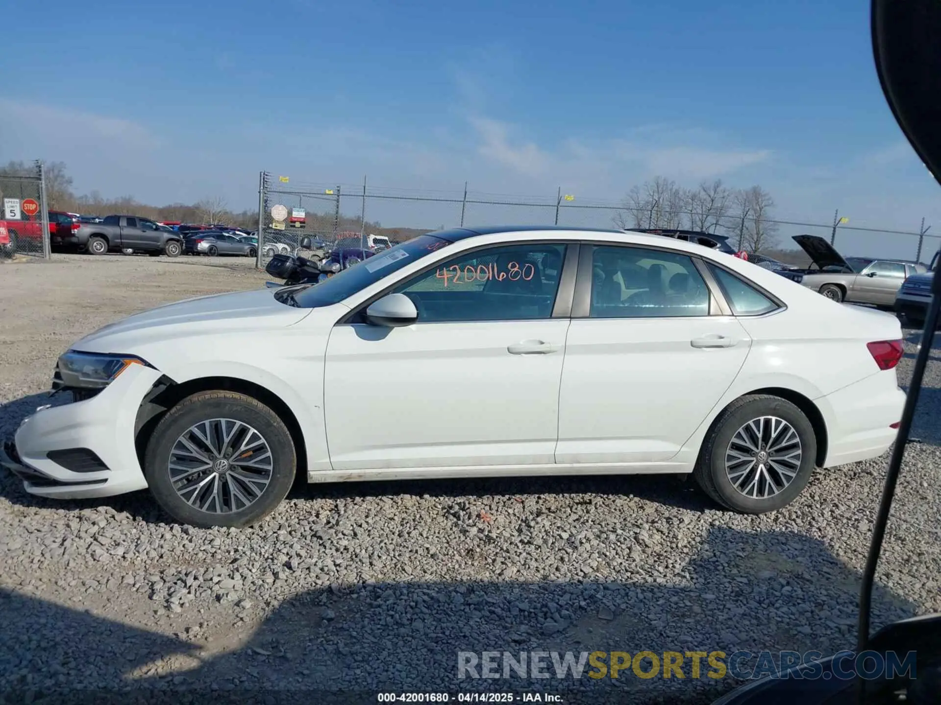 14 Photograph of a damaged car 3VWC57BU5MM093525 VOLKSWAGEN JETTA 2021