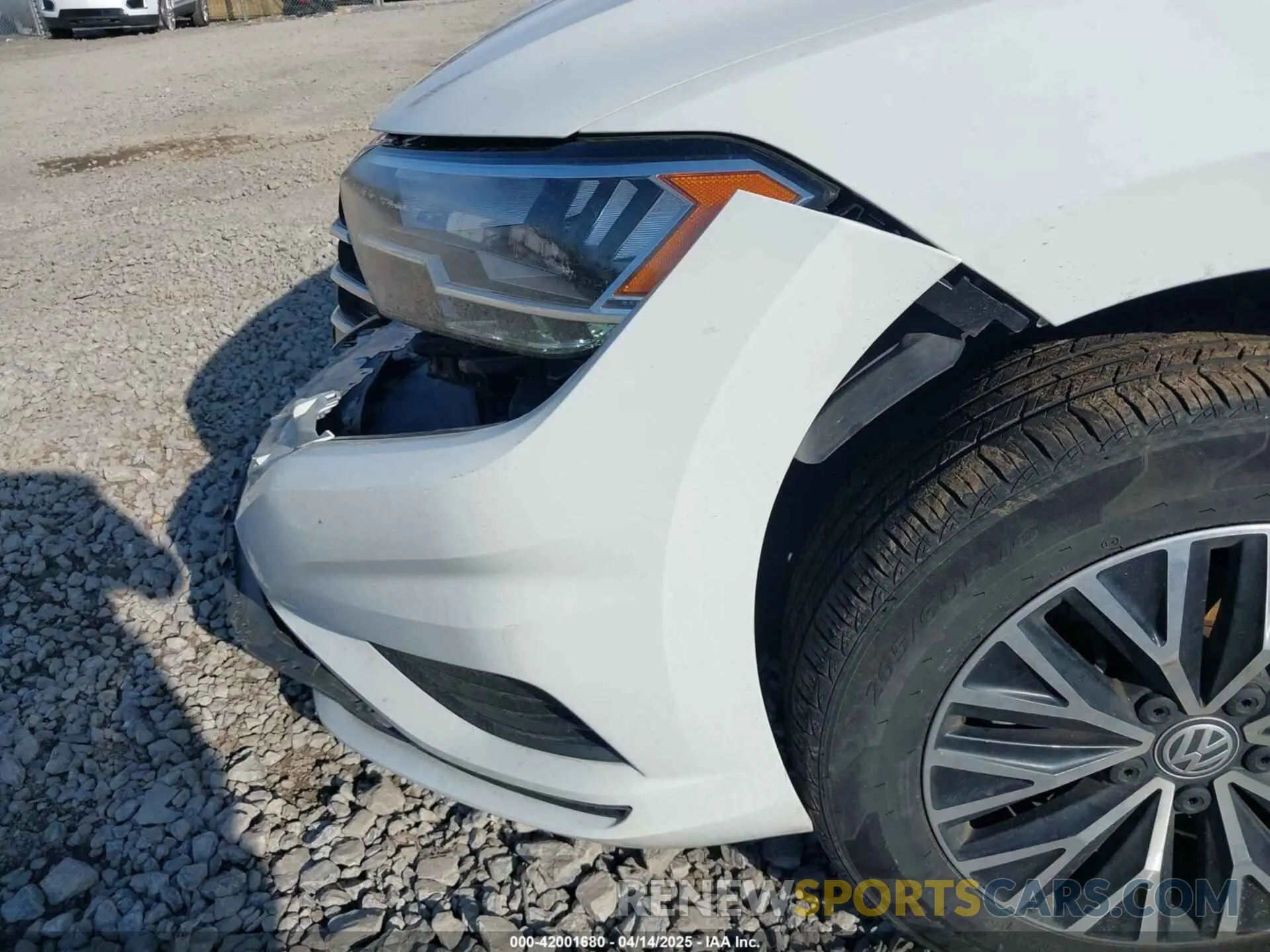 17 Photograph of a damaged car 3VWC57BU5MM093525 VOLKSWAGEN JETTA 2021