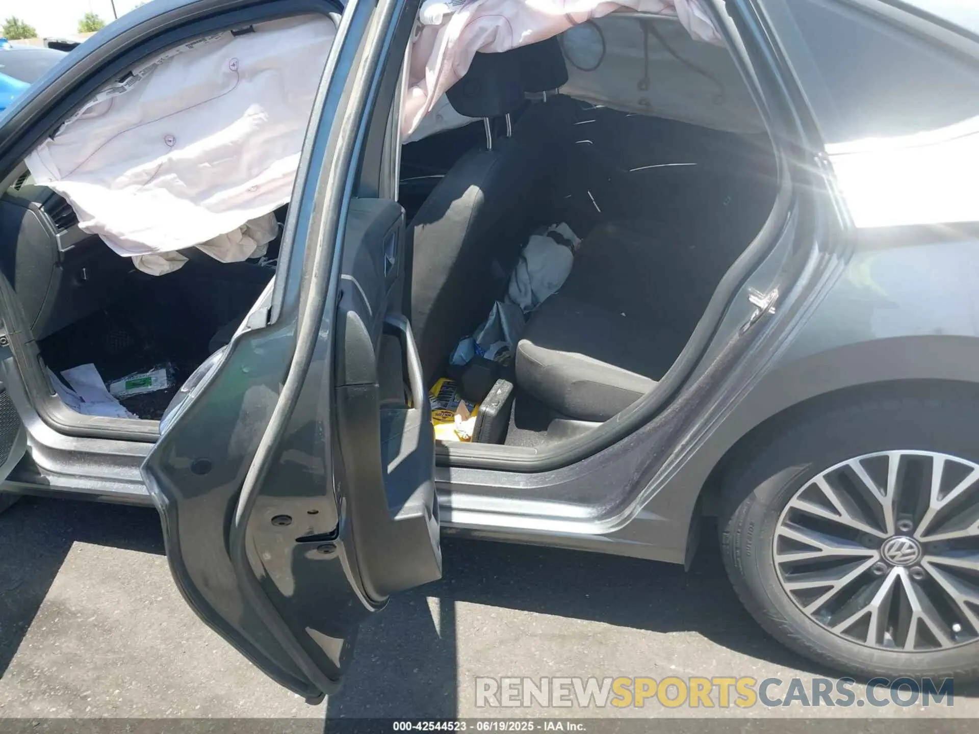 8 Photograph of a damaged car 3VWC57BU6MM006652 VOLKSWAGEN JETTA 2021
