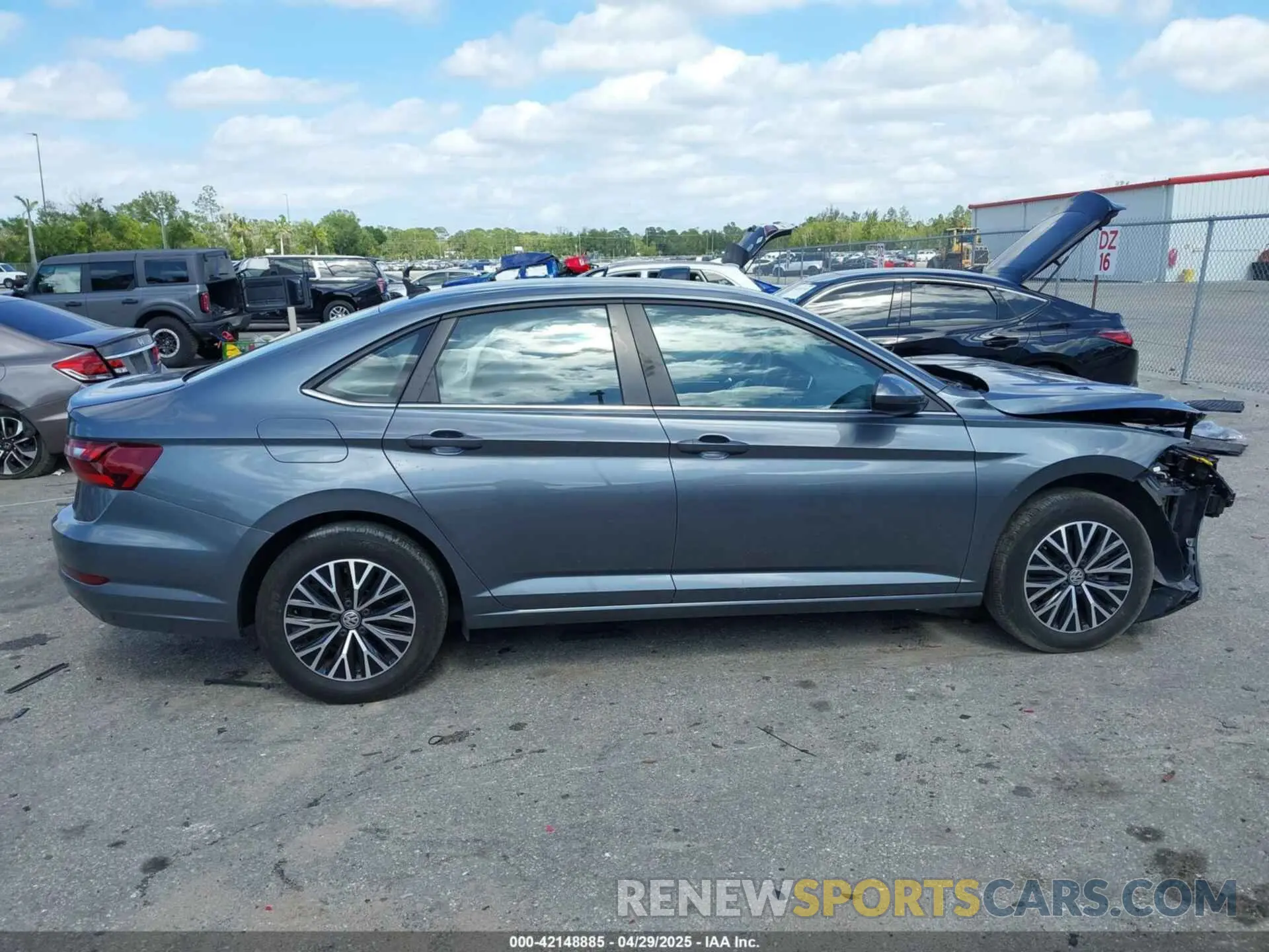 14 Photograph of a damaged car 3VWC57BU7MM013061 VOLKSWAGEN JETTA 2021
