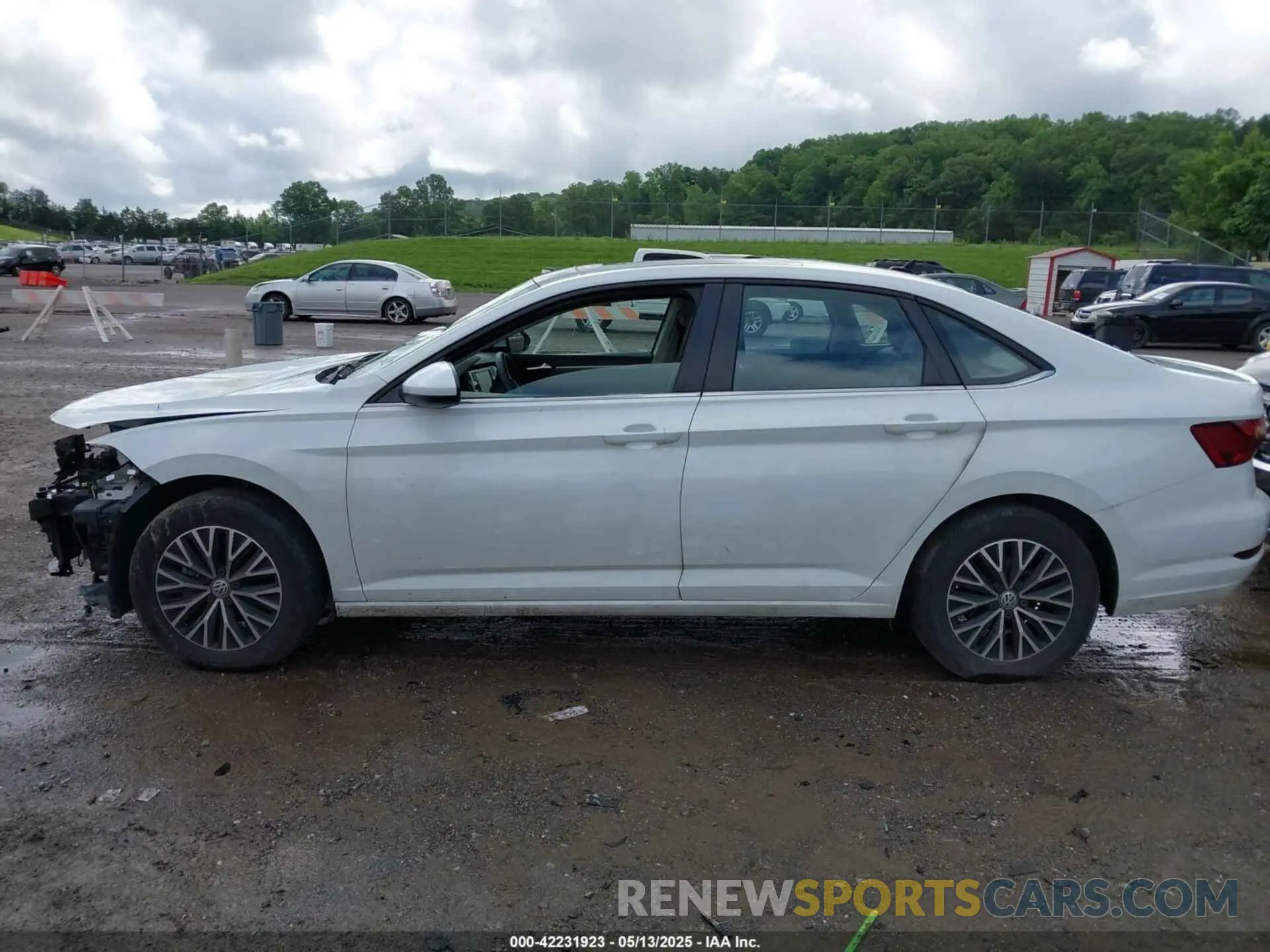 13 Photograph of a damaged car 3VWC57BUXMM010154 VOLKSWAGEN JETTA 2021