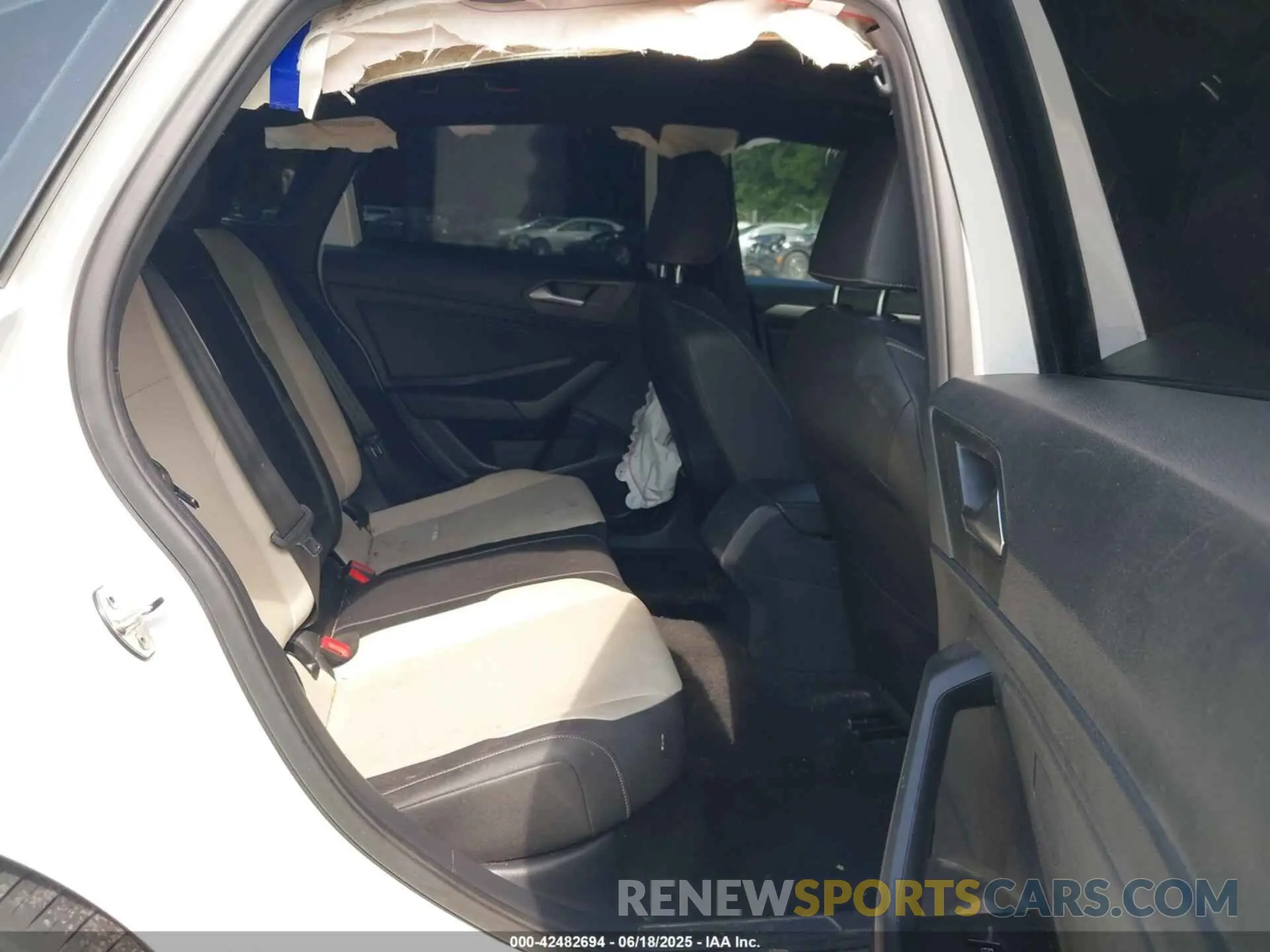 8 Photograph of a damaged car 3VWC57BUXMM045535 VOLKSWAGEN JETTA 2021