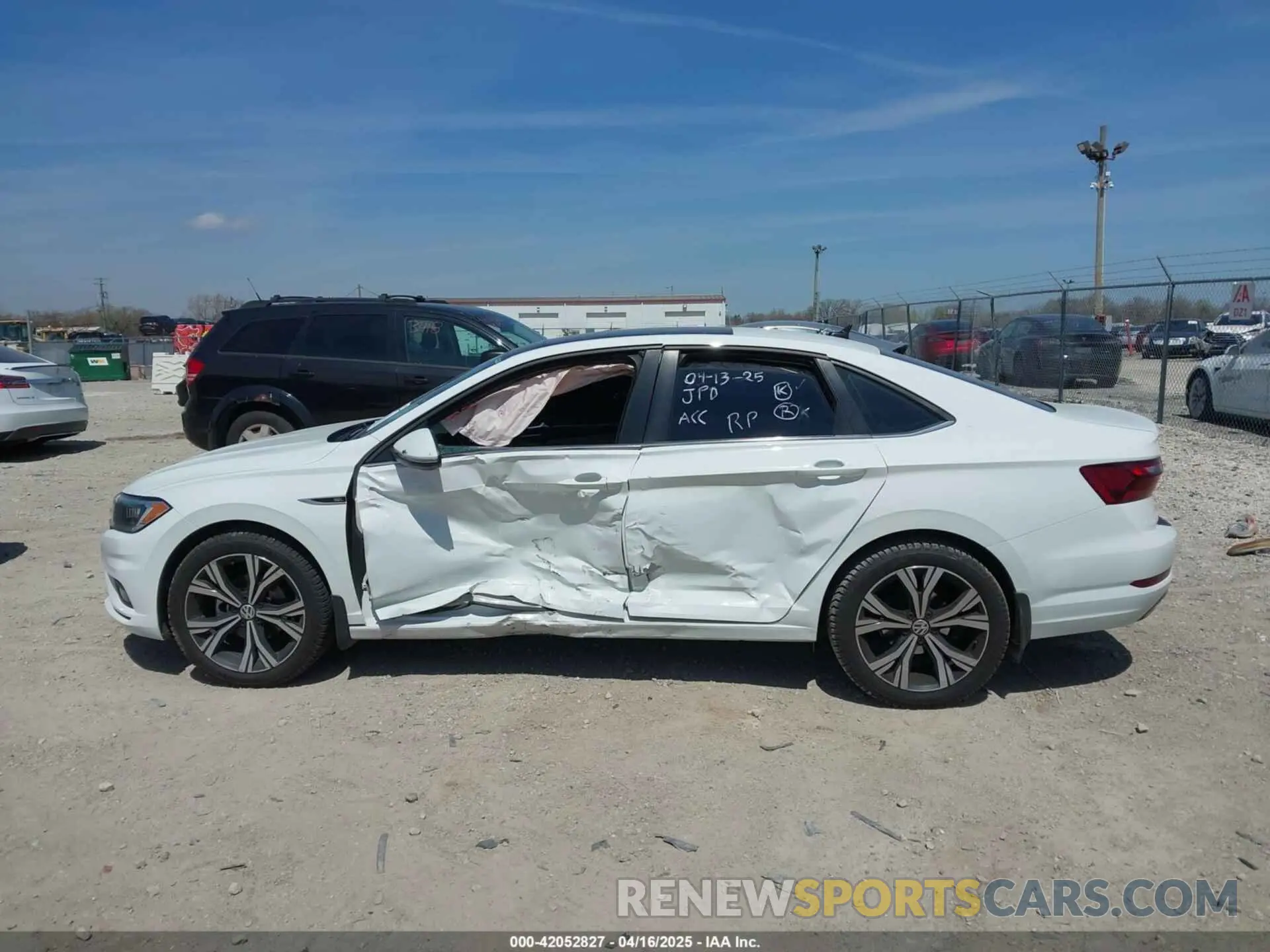 14 Photograph of a damaged car 3VWG57BU3MM058273 VOLKSWAGEN JETTA 2021