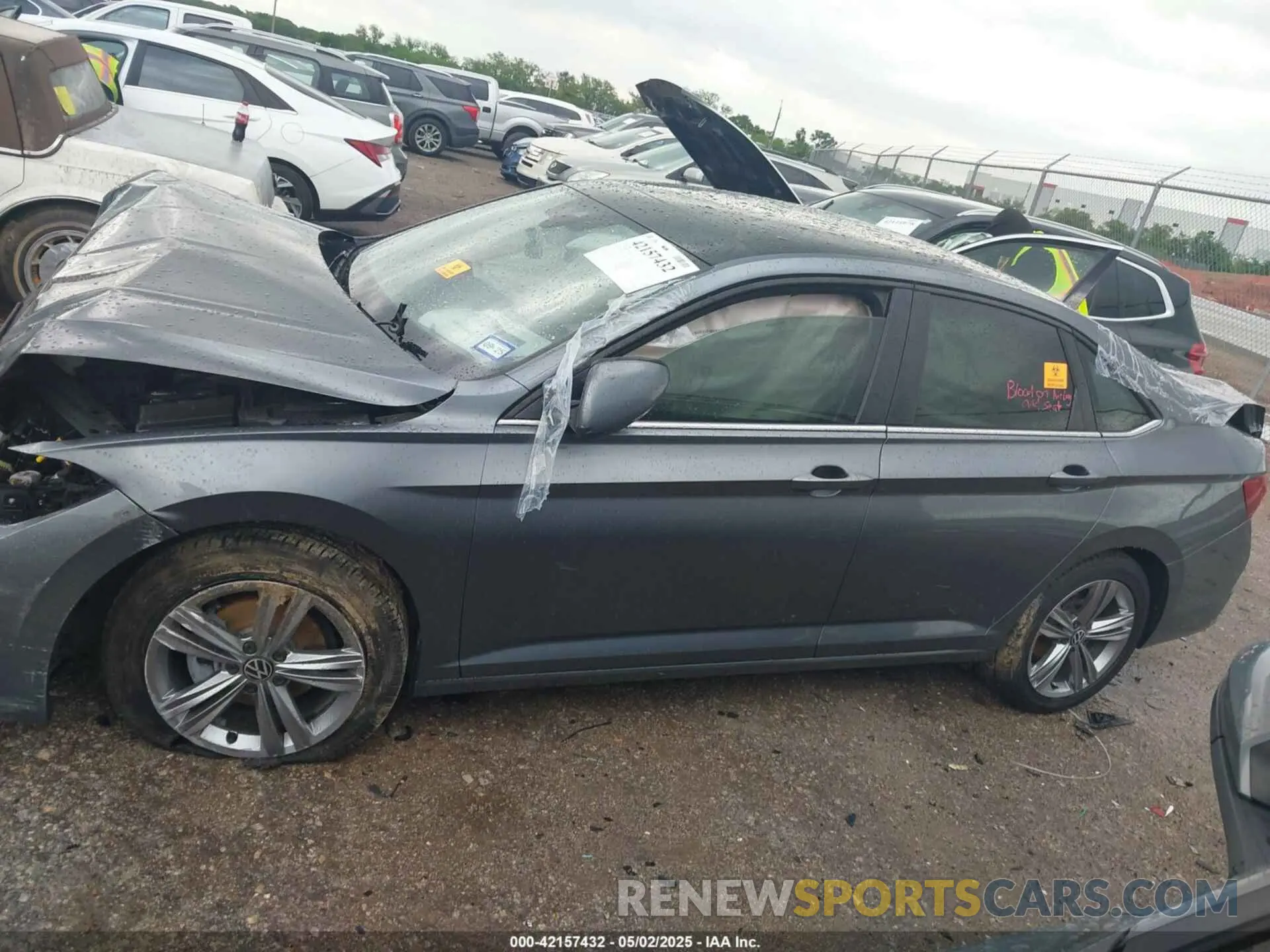14 Photograph of a damaged car 3VW7M7BU2NM014611 VOLKSWAGEN JETTA 2022