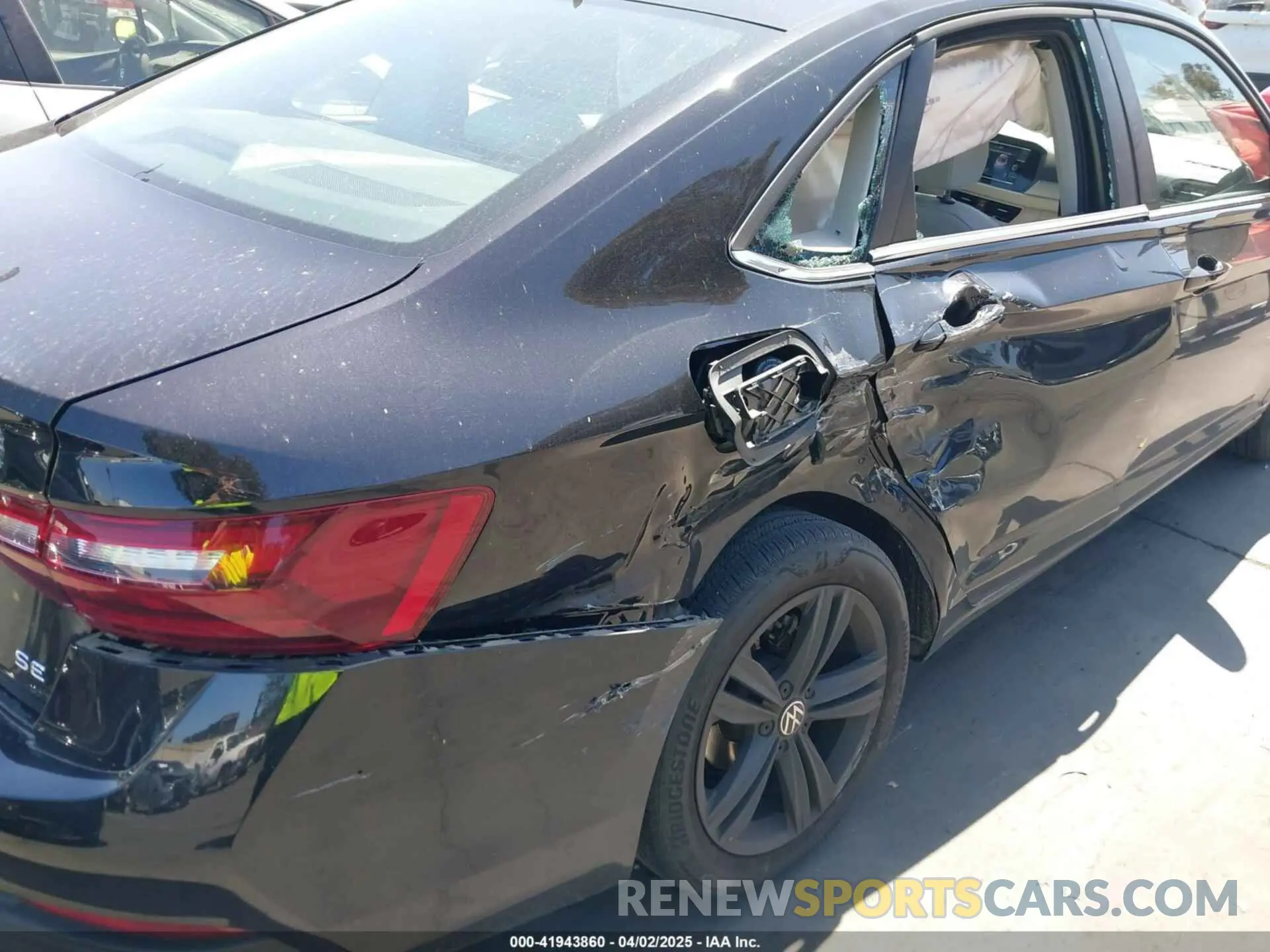 12 Photograph of a damaged car 3VW7M7BU9NM025976 VOLKSWAGEN JETTA 2022