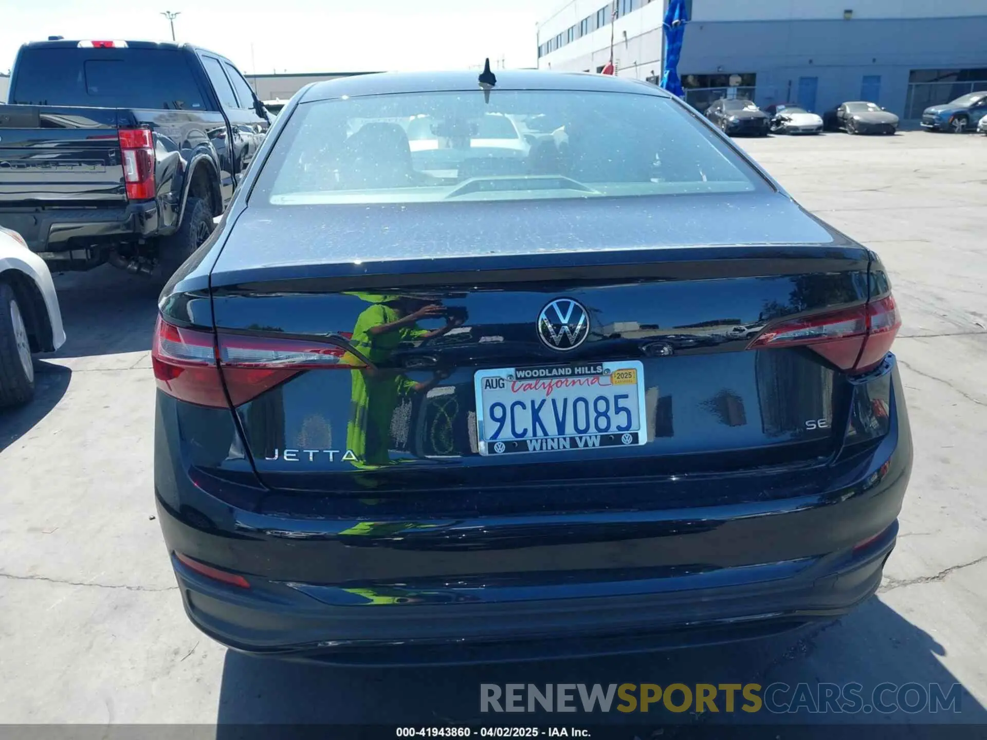 17 Photograph of a damaged car 3VW7M7BU9NM025976 VOLKSWAGEN JETTA 2022
