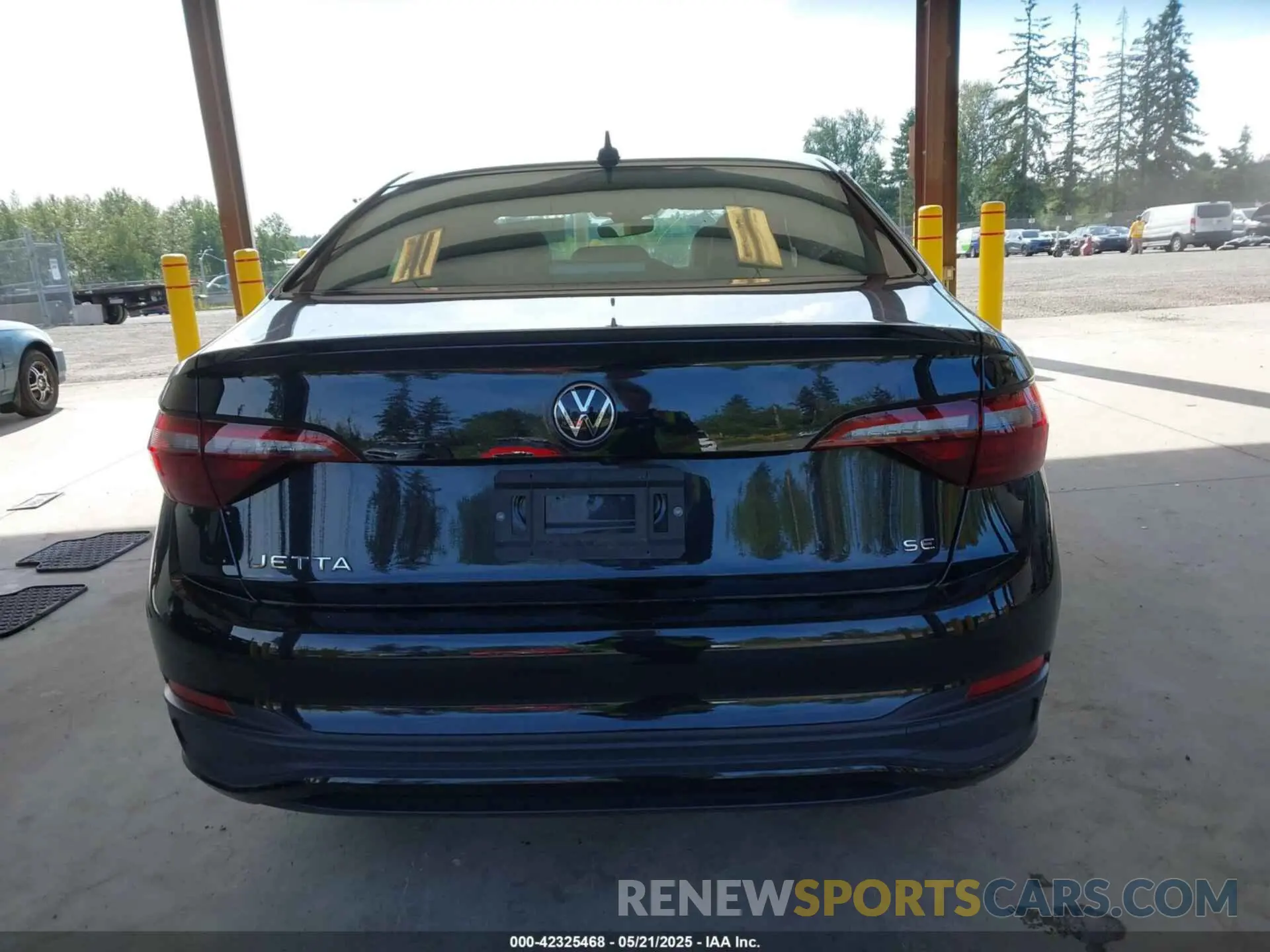 15 Photograph of a damaged car 3VWEM7BU5NM008700 VOLKSWAGEN JETTA 2022