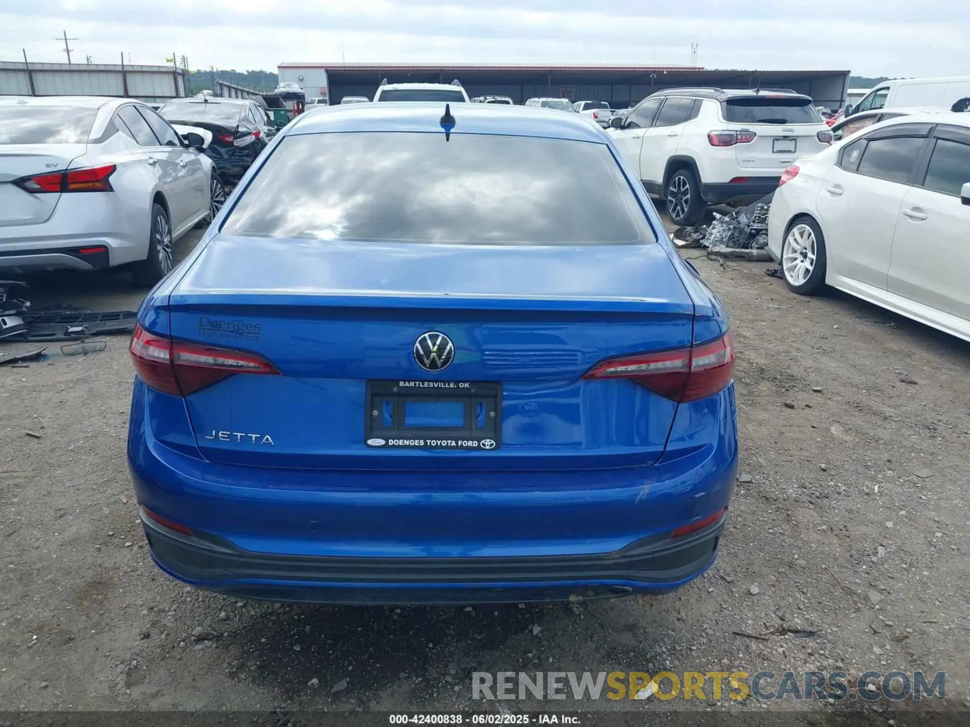 17 Photograph of a damaged car 3VW4M7BU0PM010739 VOLKSWAGEN JETTA 2023