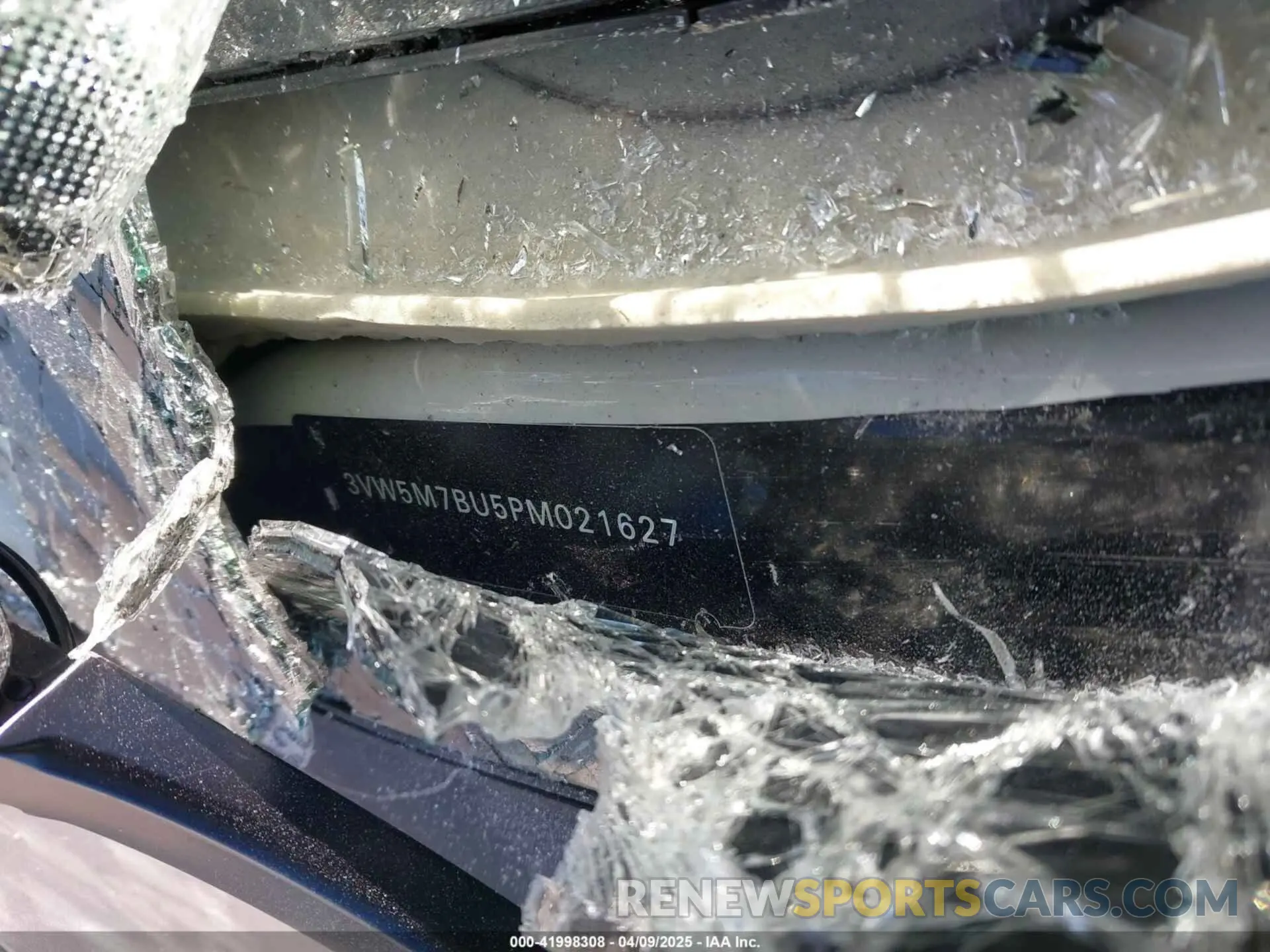 9 Photograph of a damaged car 3VW5M7BU5PM021627 VOLKSWAGEN JETTA 2023
