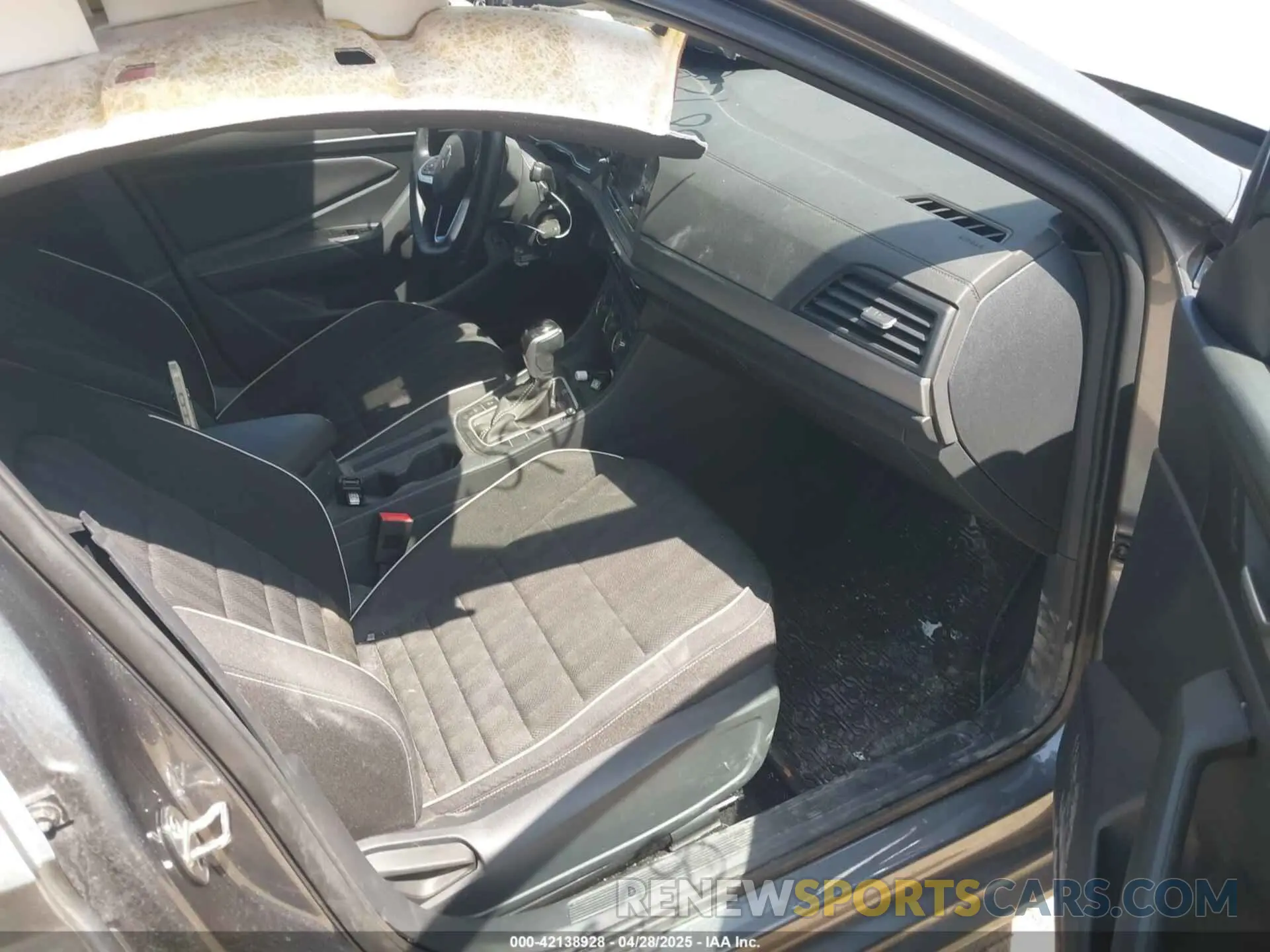 5 Photograph of a damaged car 3VWBM7BUXPM058014 VOLKSWAGEN JETTA 2023